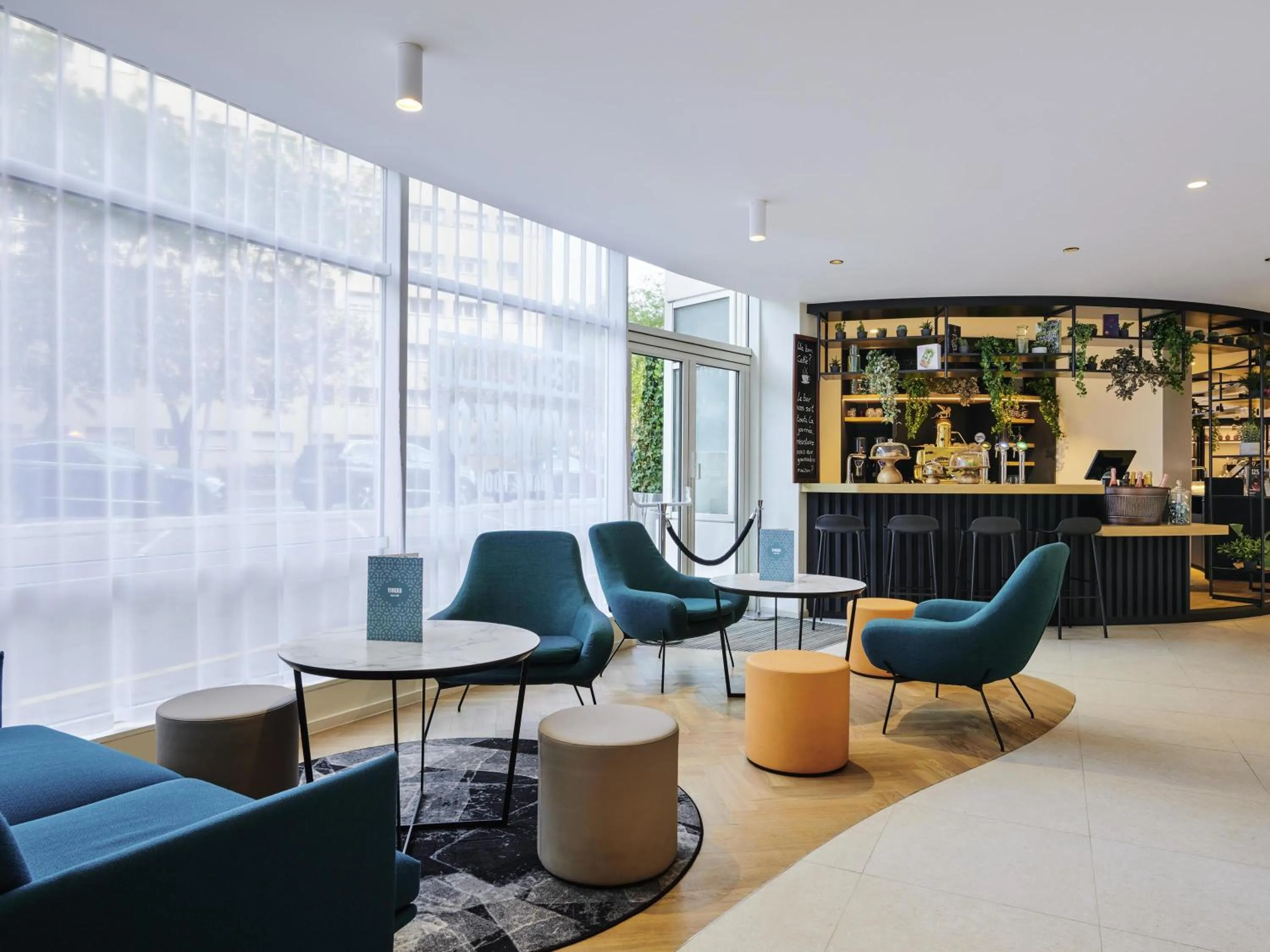 Lounge or bar in Mercure Paris La Défense