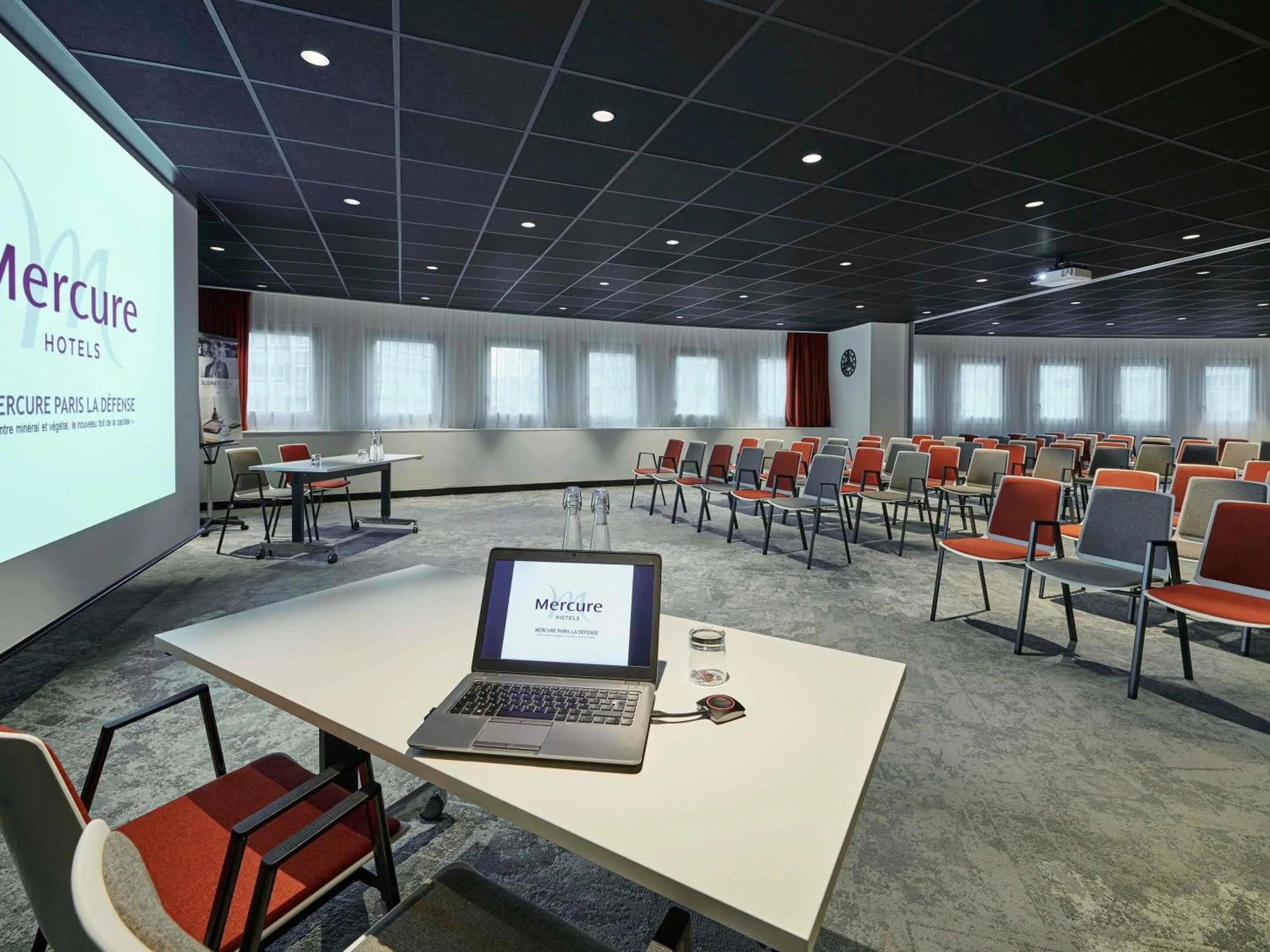 Property building in Mercure Paris La Défense