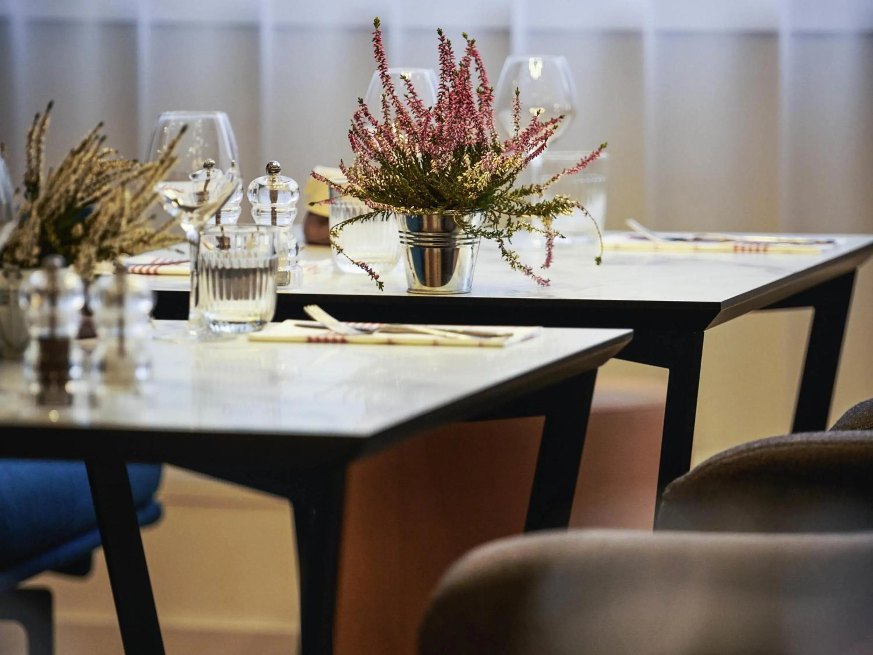 Restaurant/places to eat in Mercure Paris La Défense