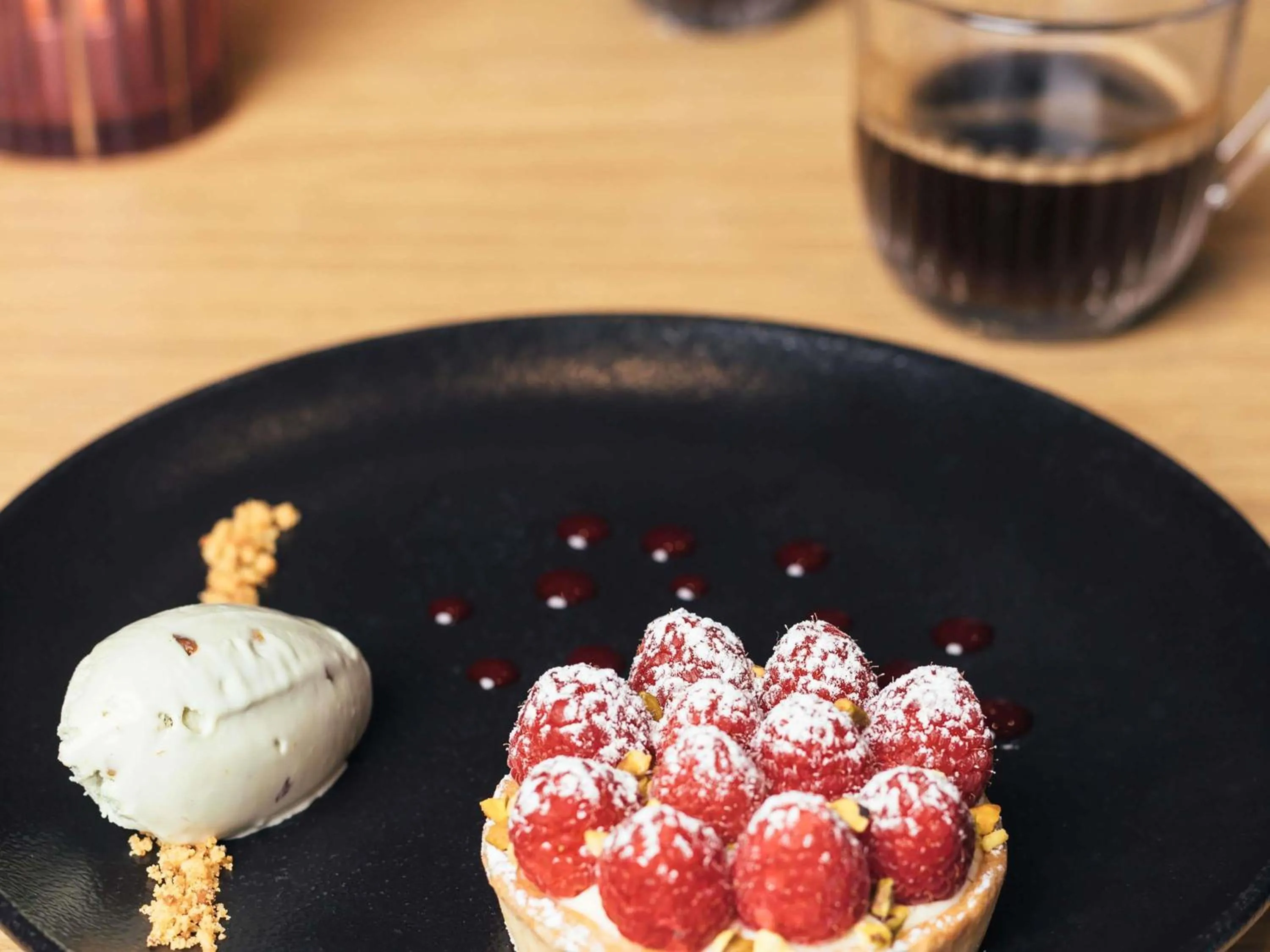 Restaurant/places to eat in Mercure Paris La Défense