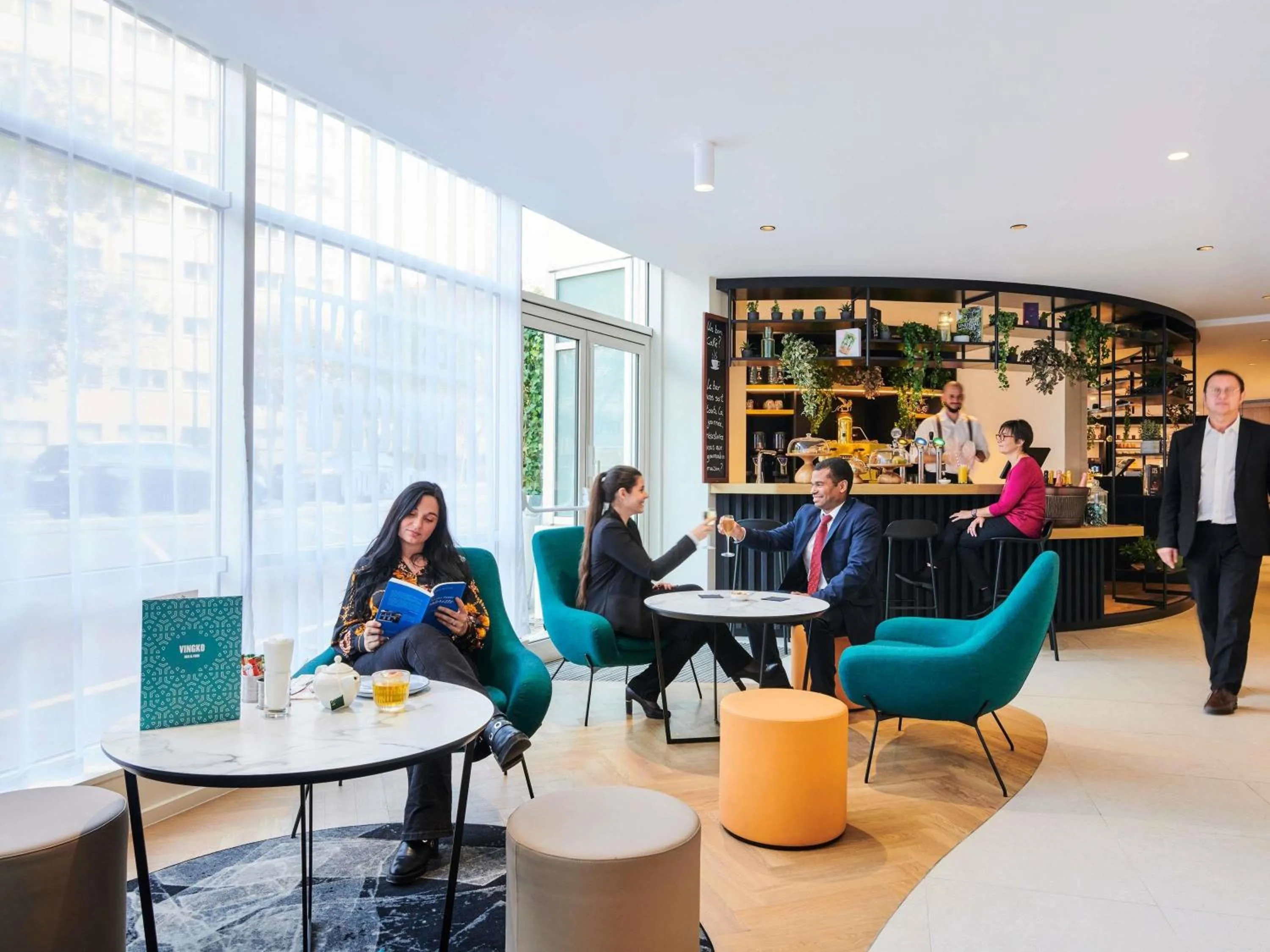 Lounge or bar in Mercure Paris La Défense