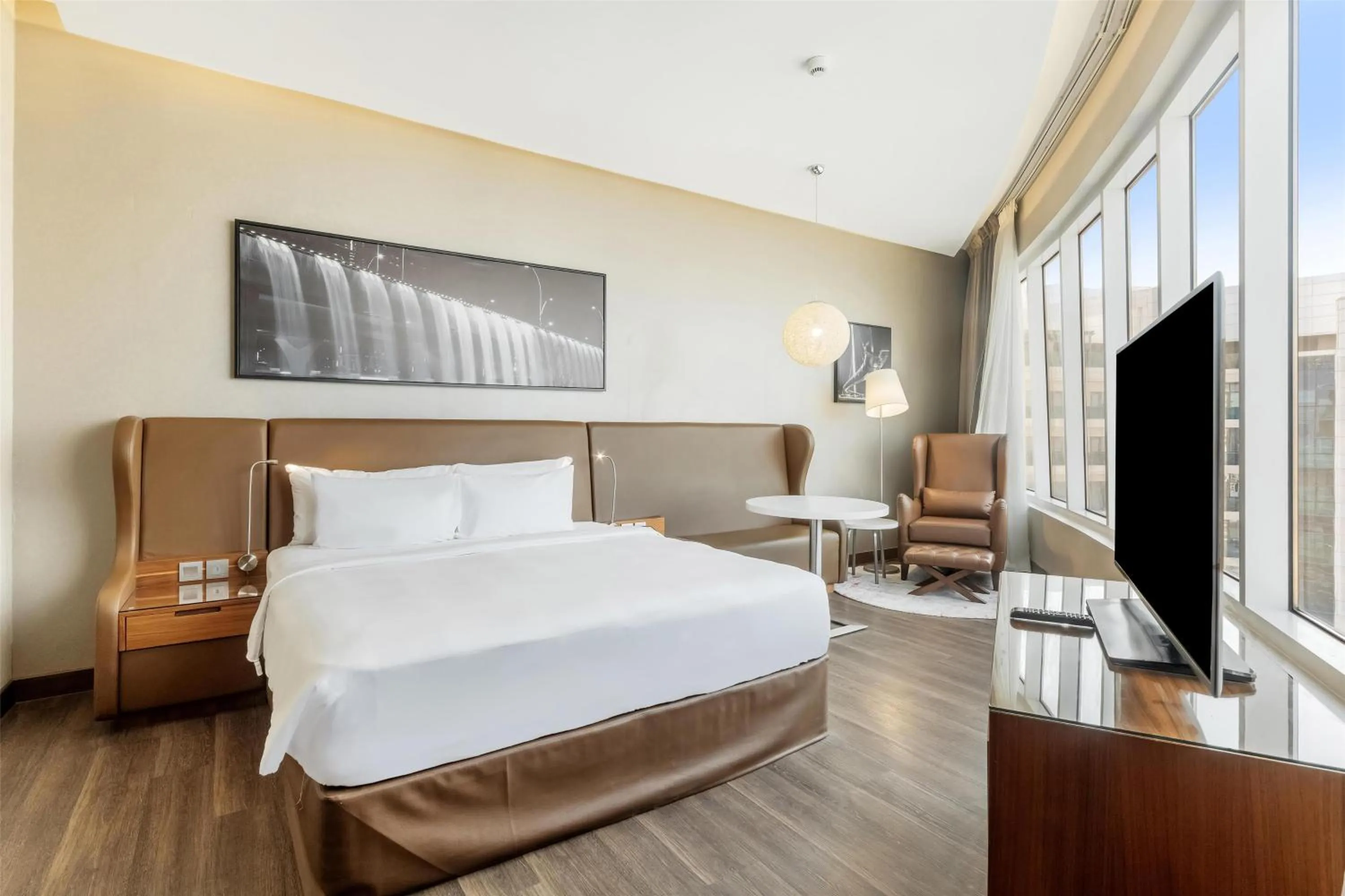 Bedroom, Bed in Radisson Blu Hotel, Dubai Canal View