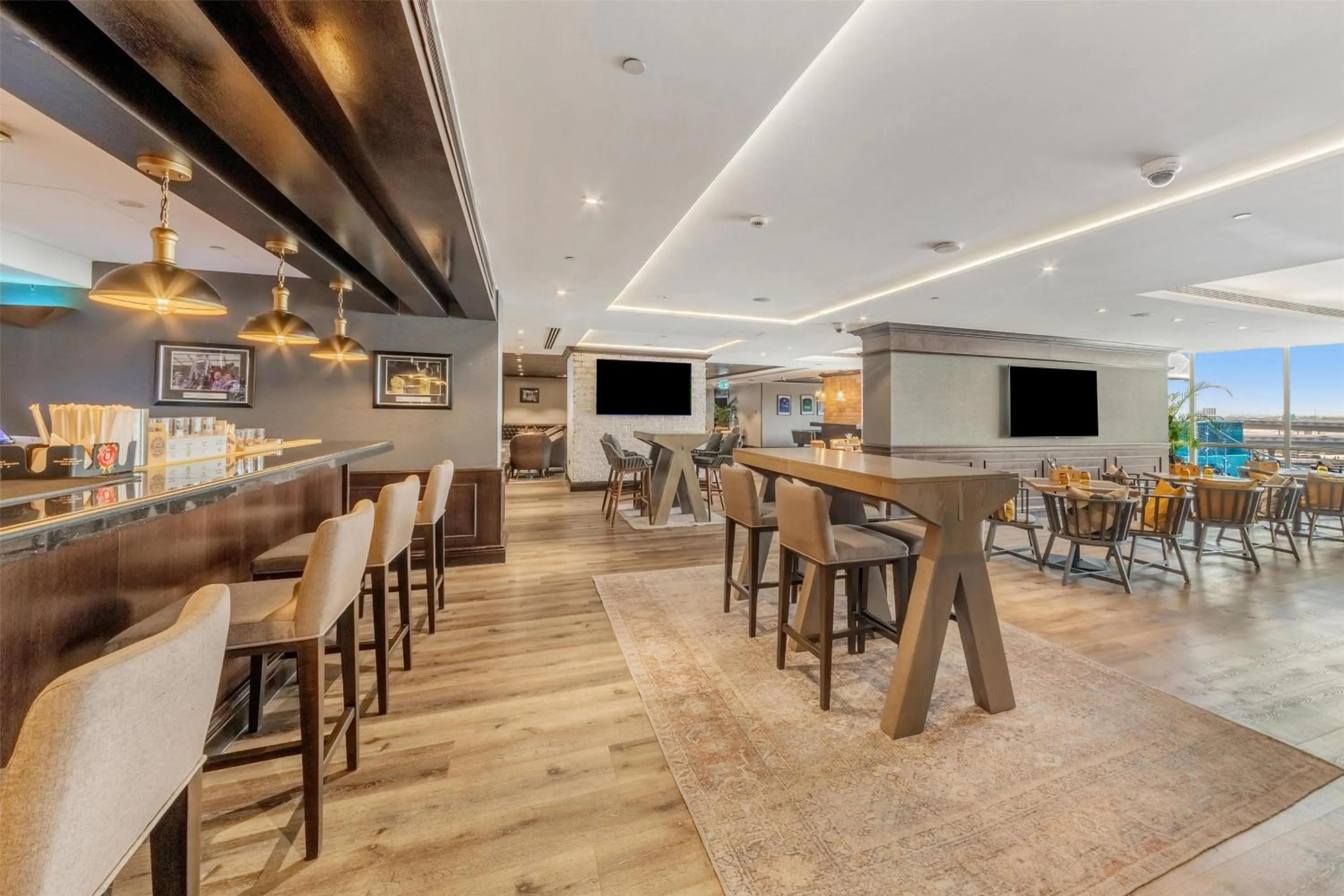 Lounge or bar in Radisson Blu Hotel, Dubai Canal View