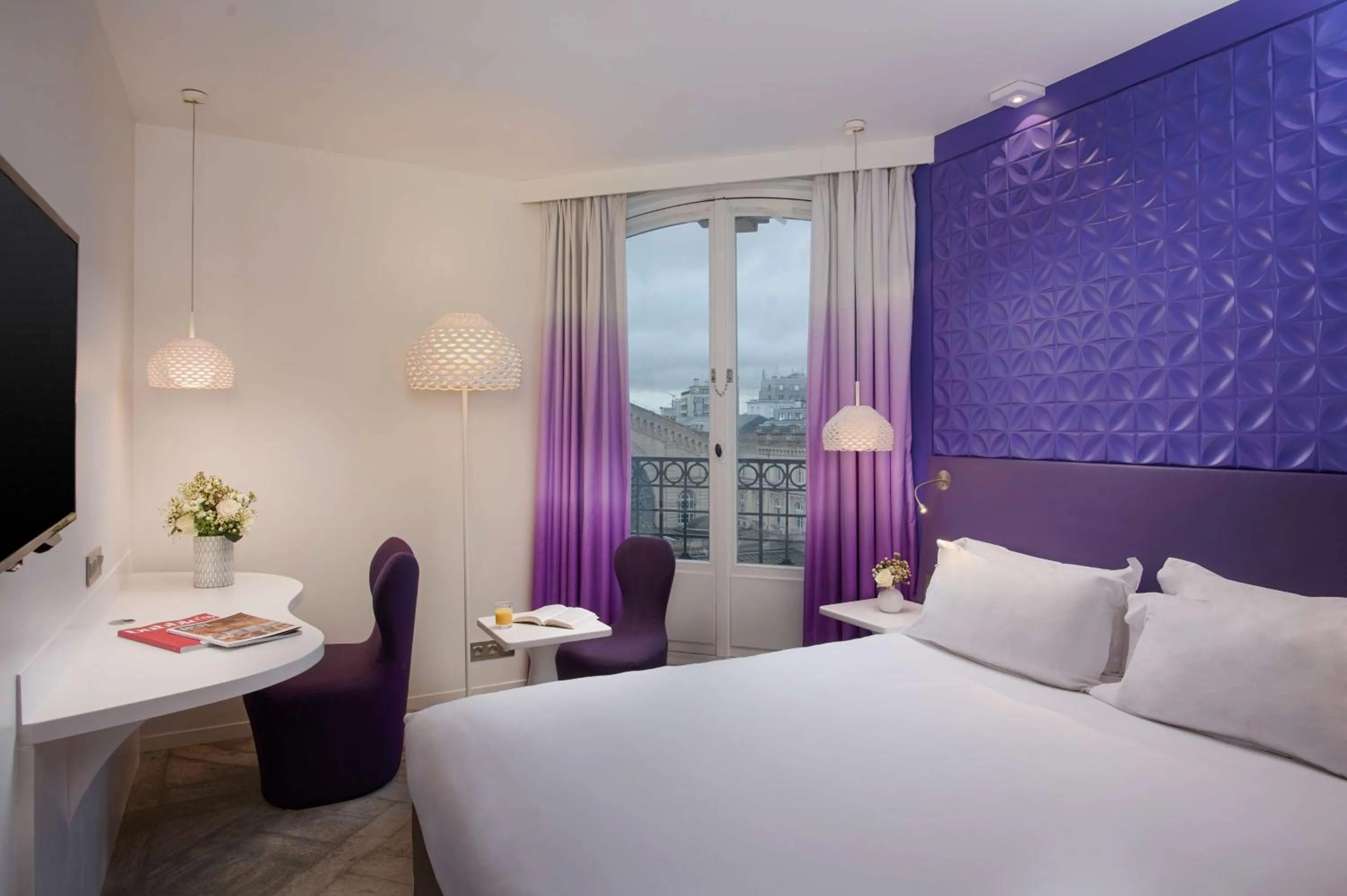 Bedroom, Bed in Holiday Inn Paris Gare de l'Est, an IHG Hotel