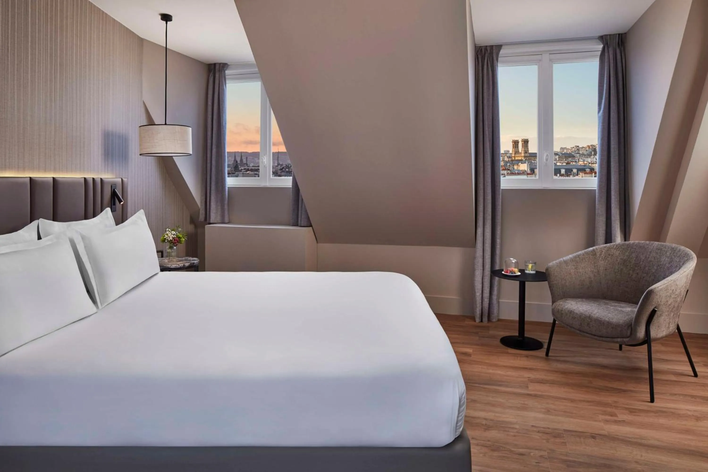 View (from property/room), Bed in NH Paris Gare de l'Est