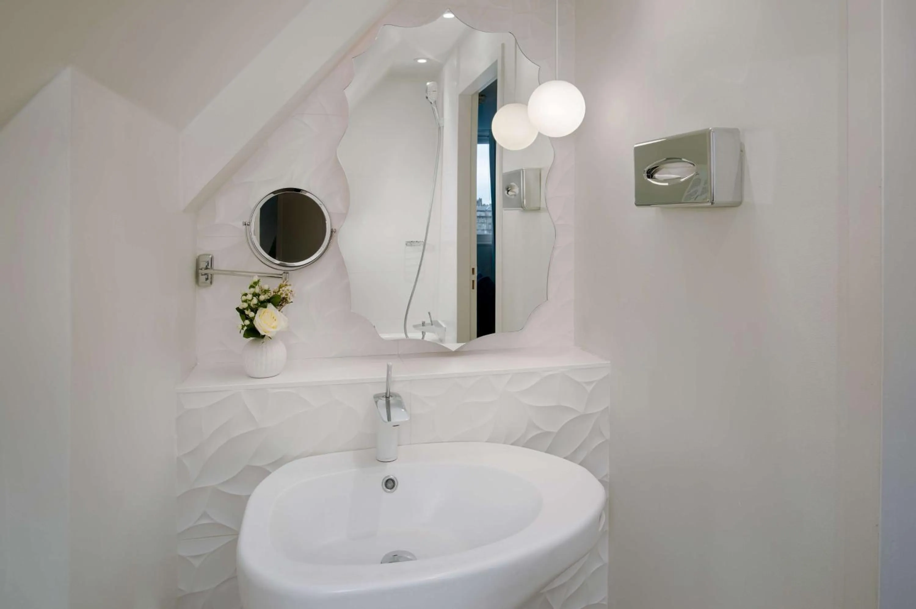 Bathroom in Holiday Inn Paris Gare de l'Est, an IHG Hotel