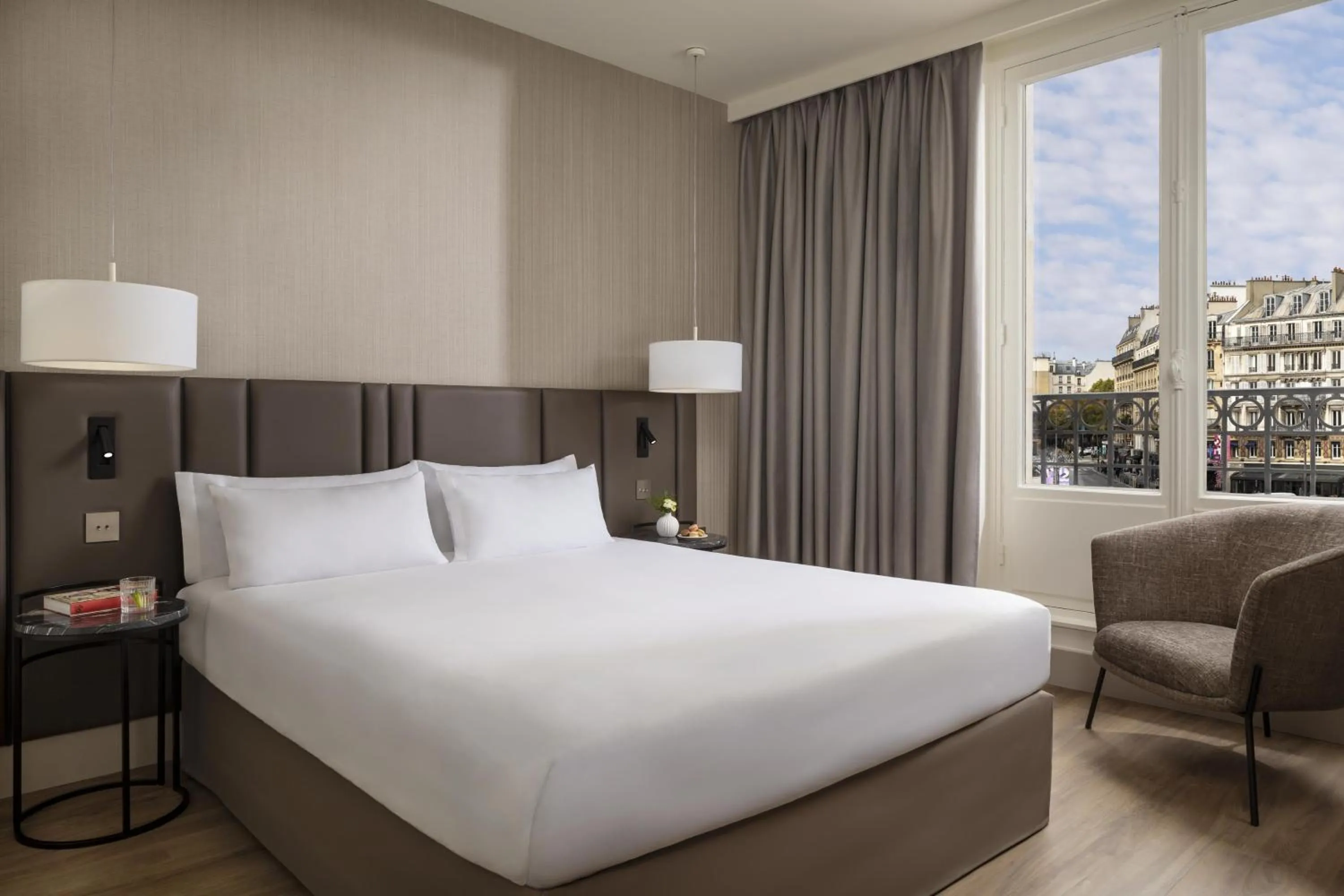 View (from property/room), Bed in NH Paris Gare de l'Est