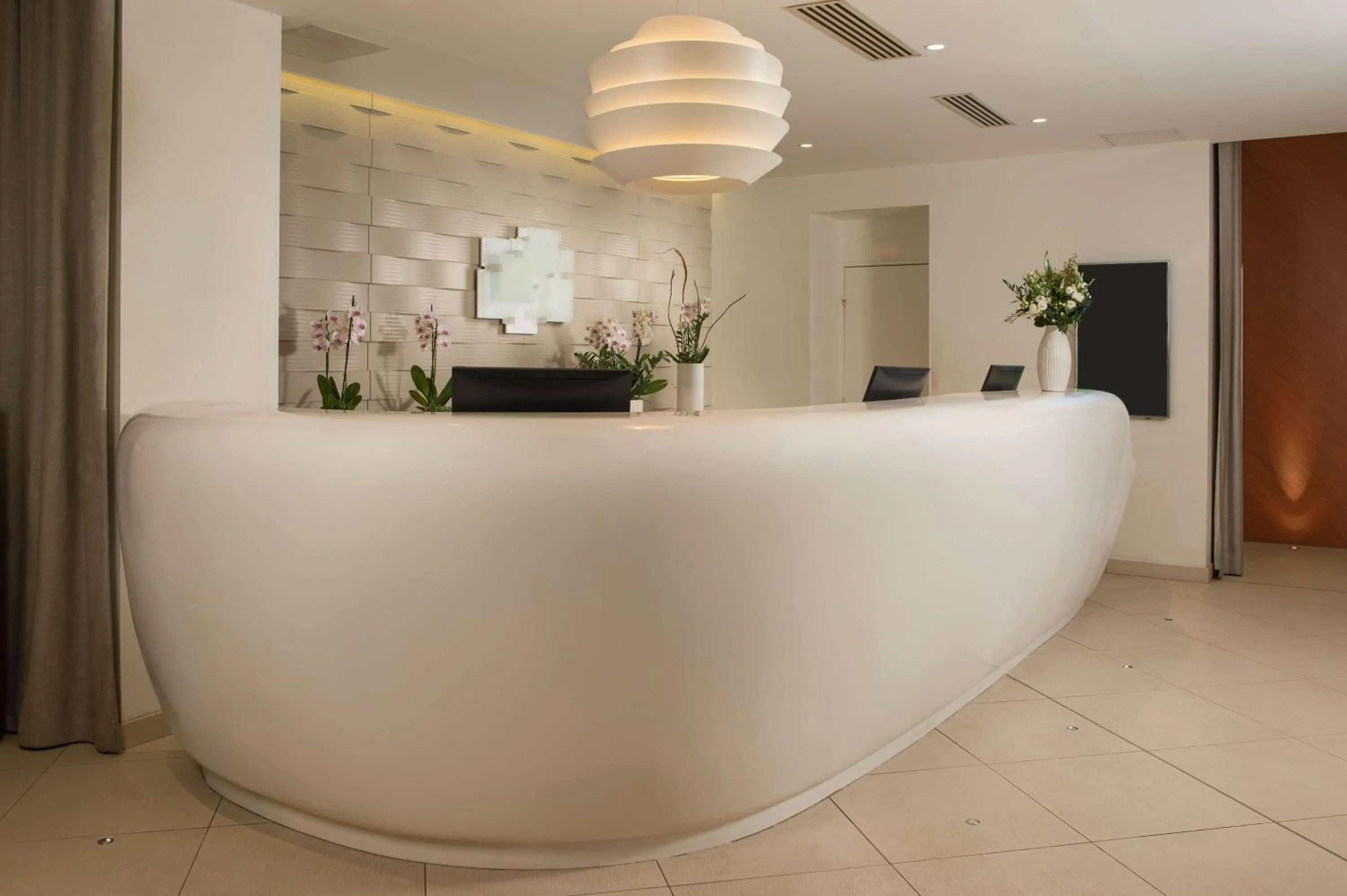 Lobby or reception in Holiday Inn Paris Gare de l'Est, an IHG Hotel