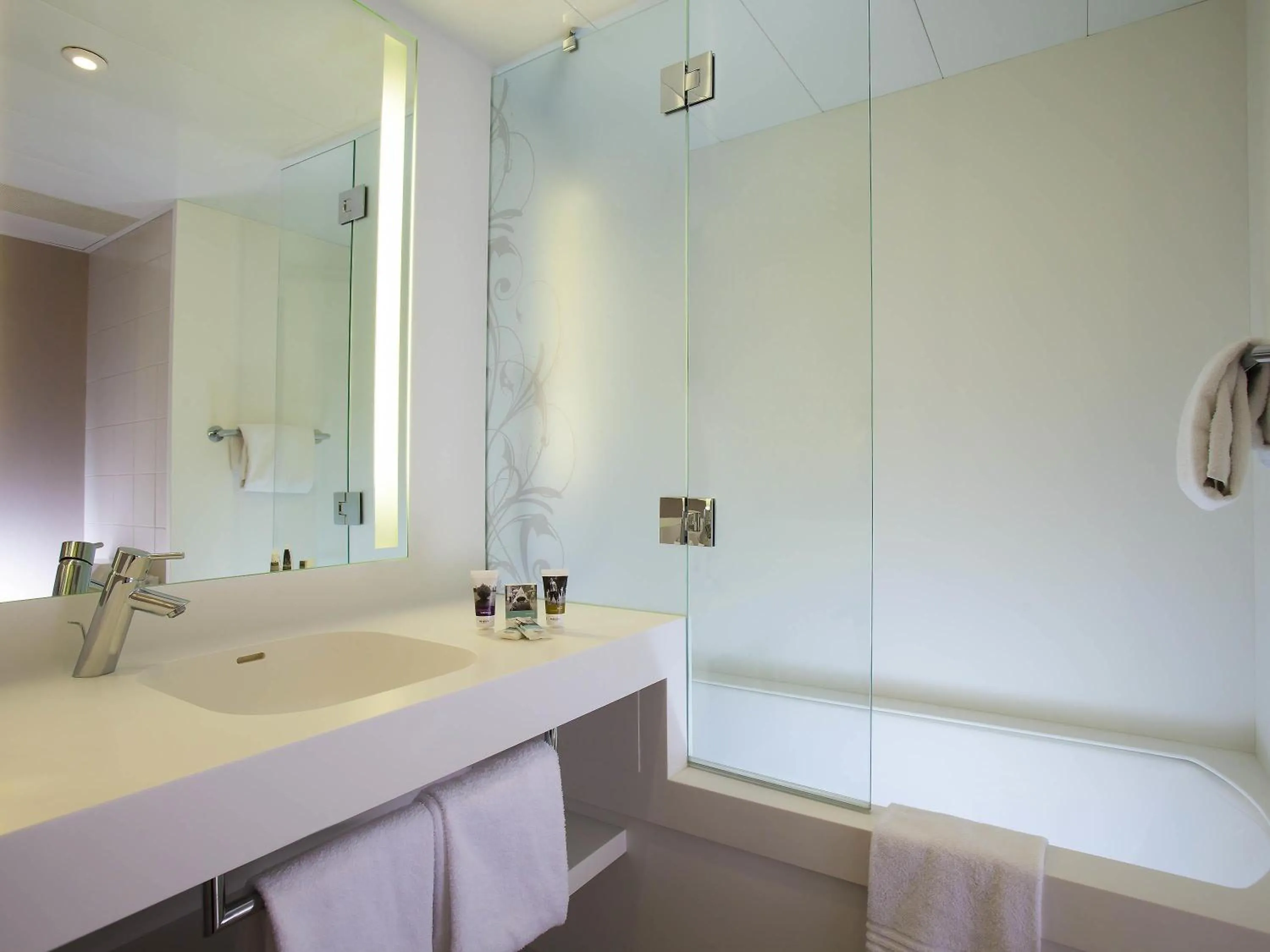 Bedroom in Mercure Strasbourg Centre