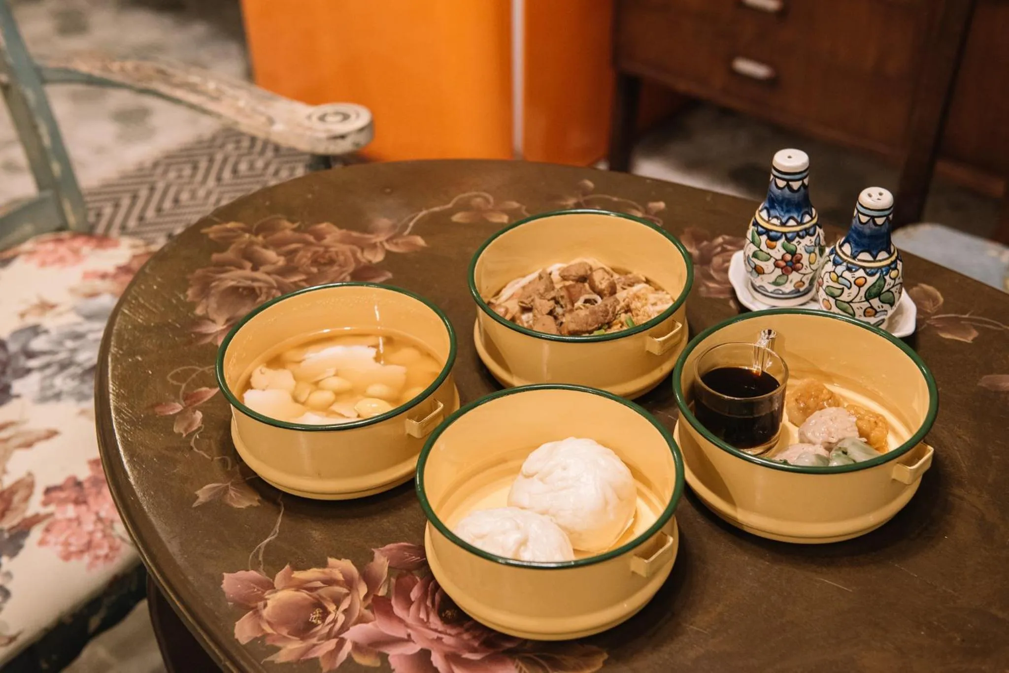 Food in Lhong Yaowarat hostel