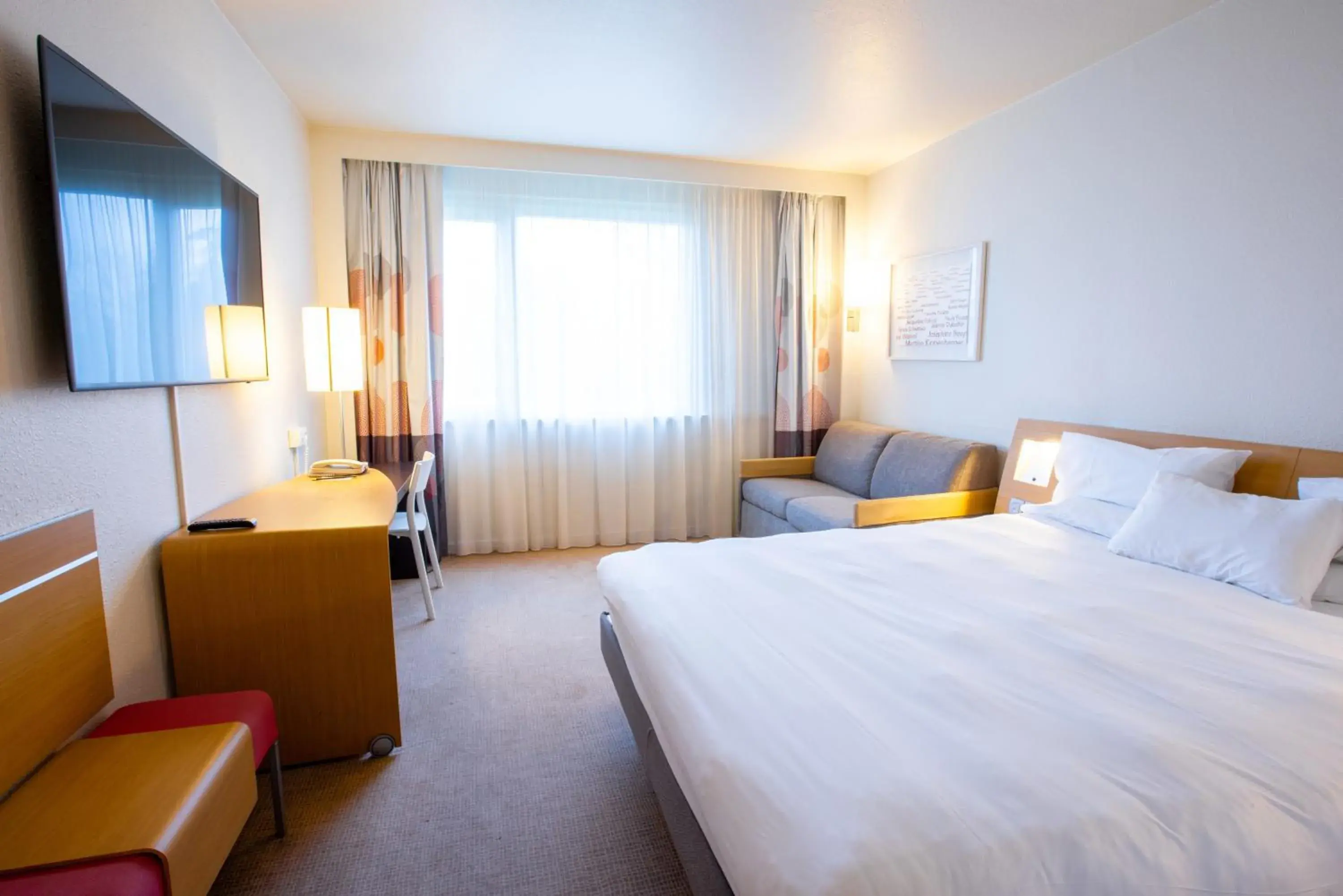 Standard Double Room with Sofa in Novotel Mulhouse Bâle Fribourg Standard Double Room with Sofa in Novotel Mulhouse Bâle Fribourg