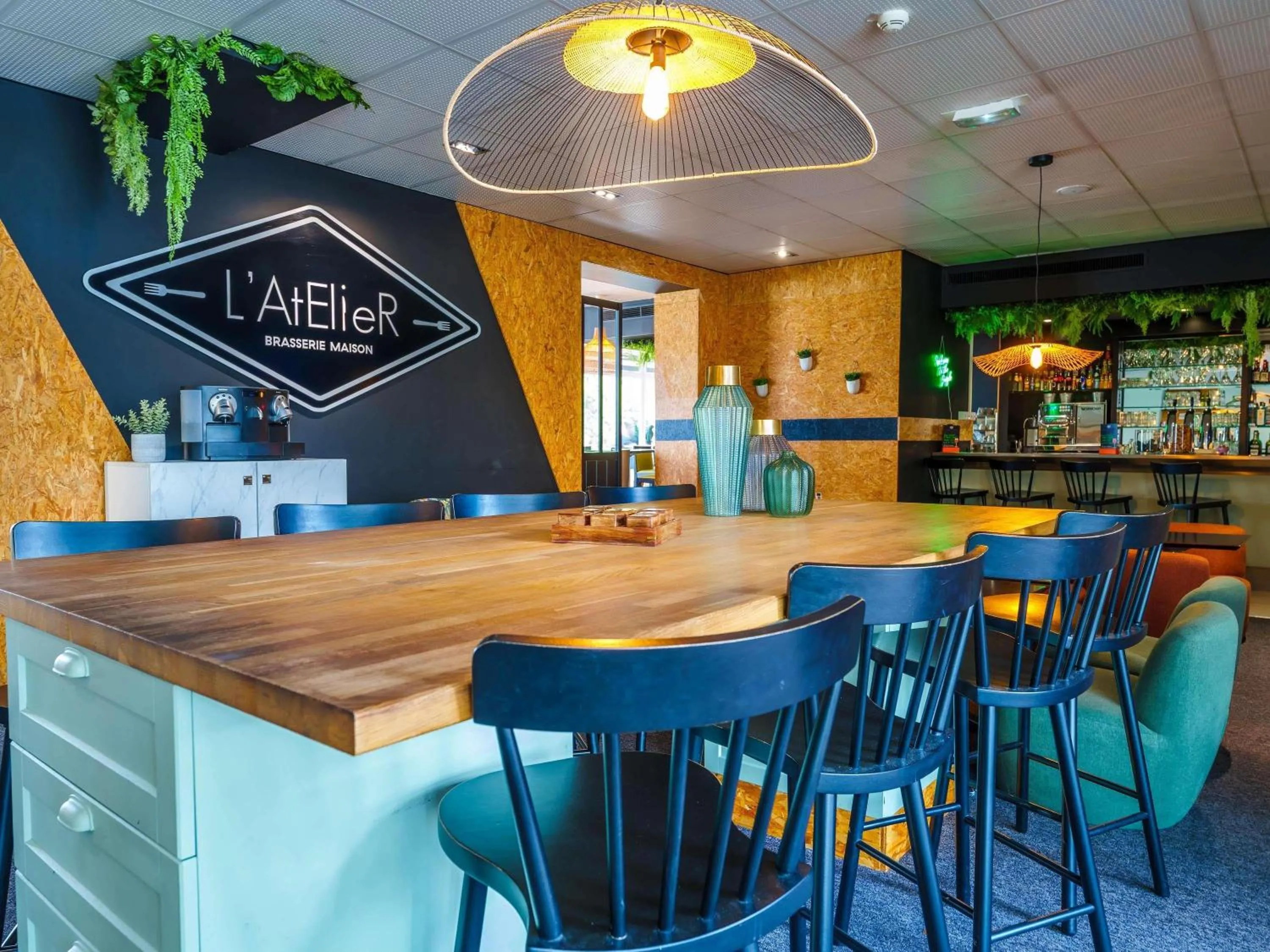 Lounge or bar in Novotel Mulhouse Bâle Fribourg