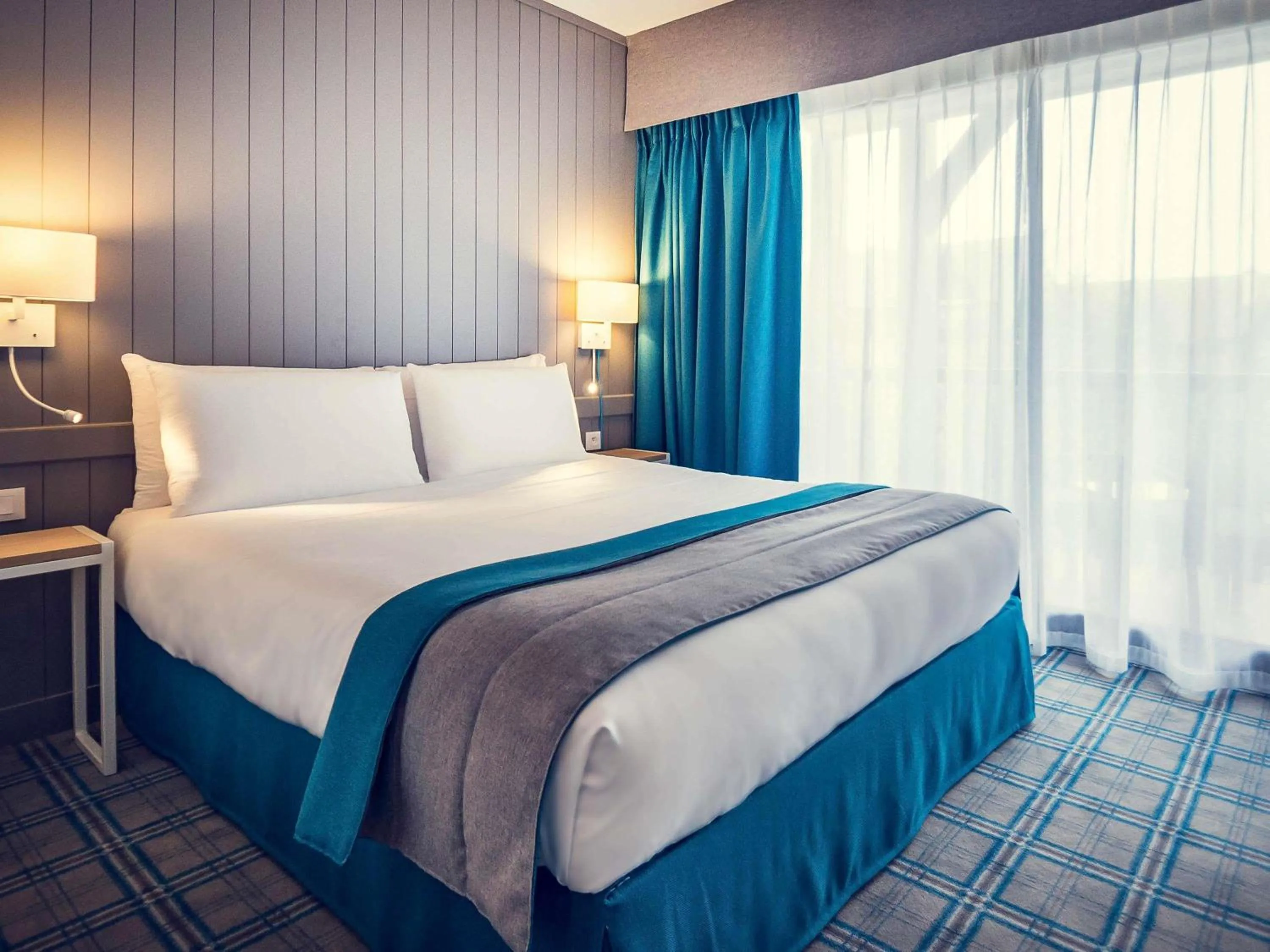 Bedroom, Bed in Mercure Deauville Centre