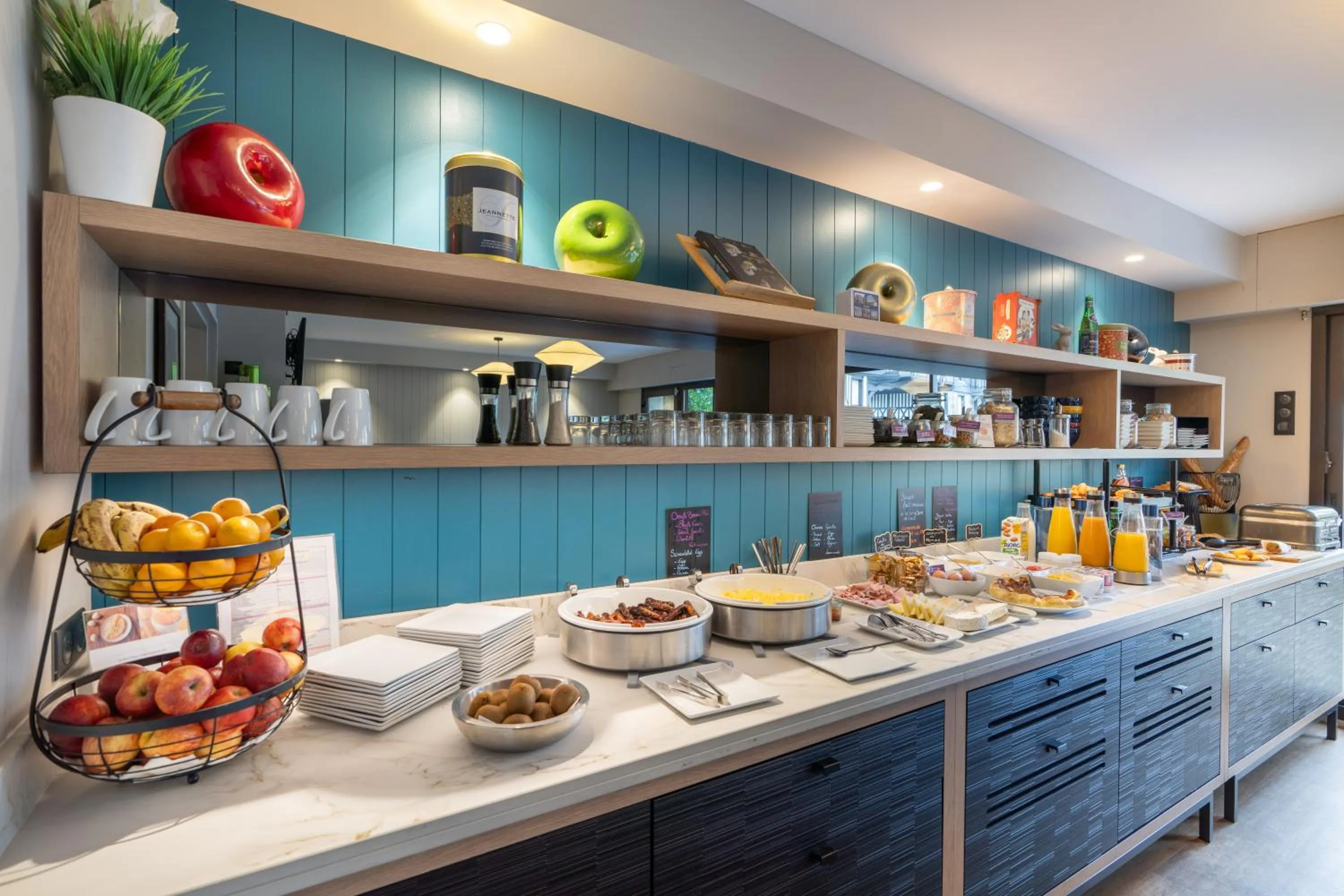 Food and drinks in Mercure Deauville Centre