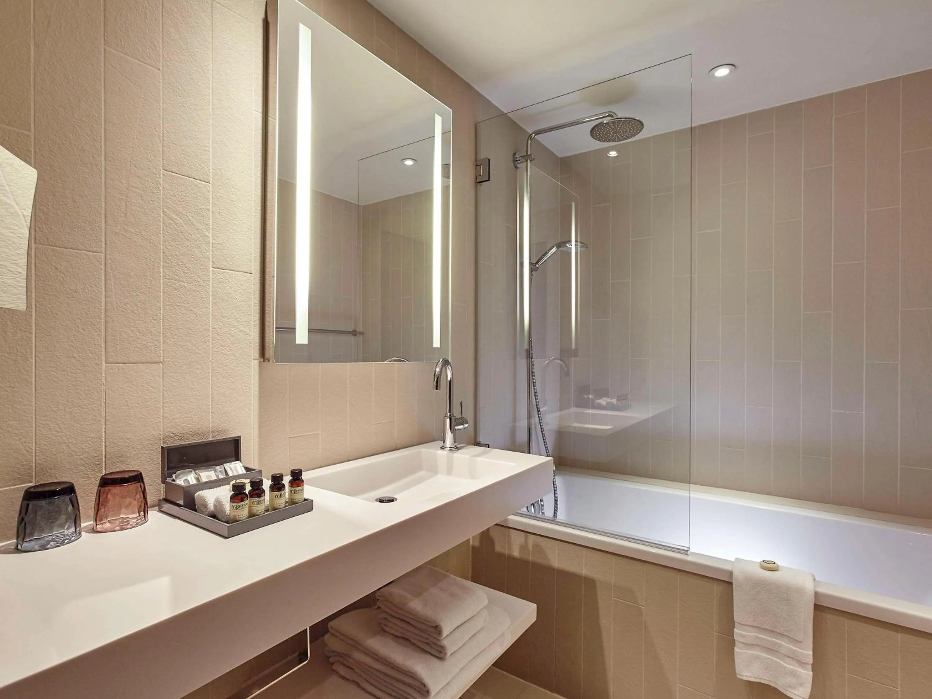 Bathroom in Pullman Paris La Défense