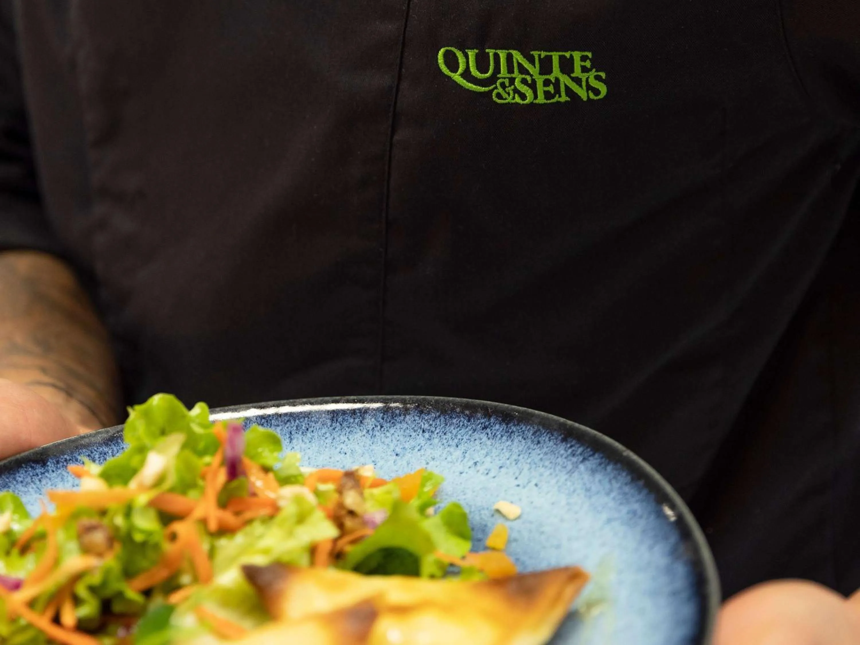 Restaurant/places to eat in Pullman Paris La Défense