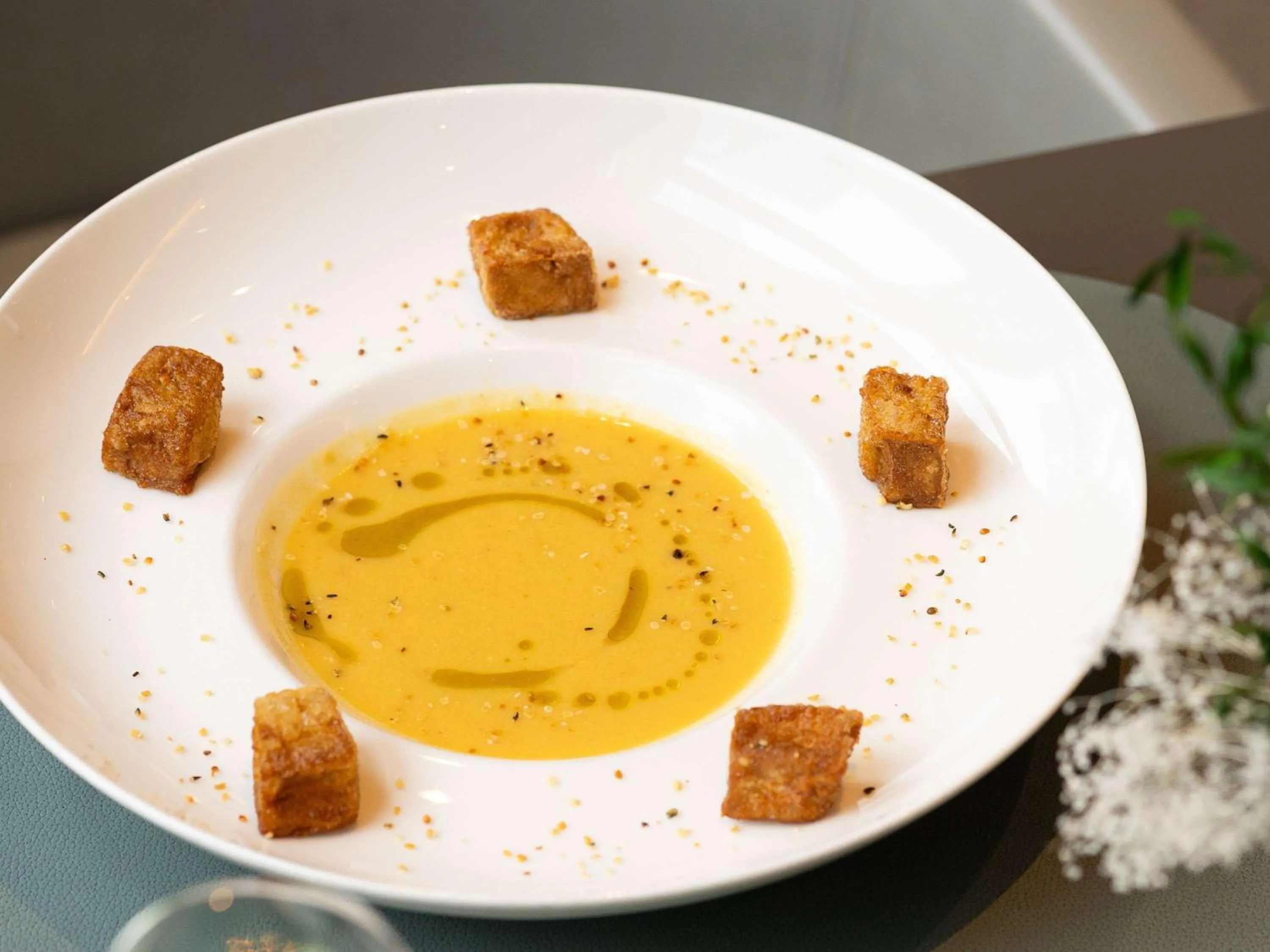 Restaurant/places to eat in Pullman Paris La Défense