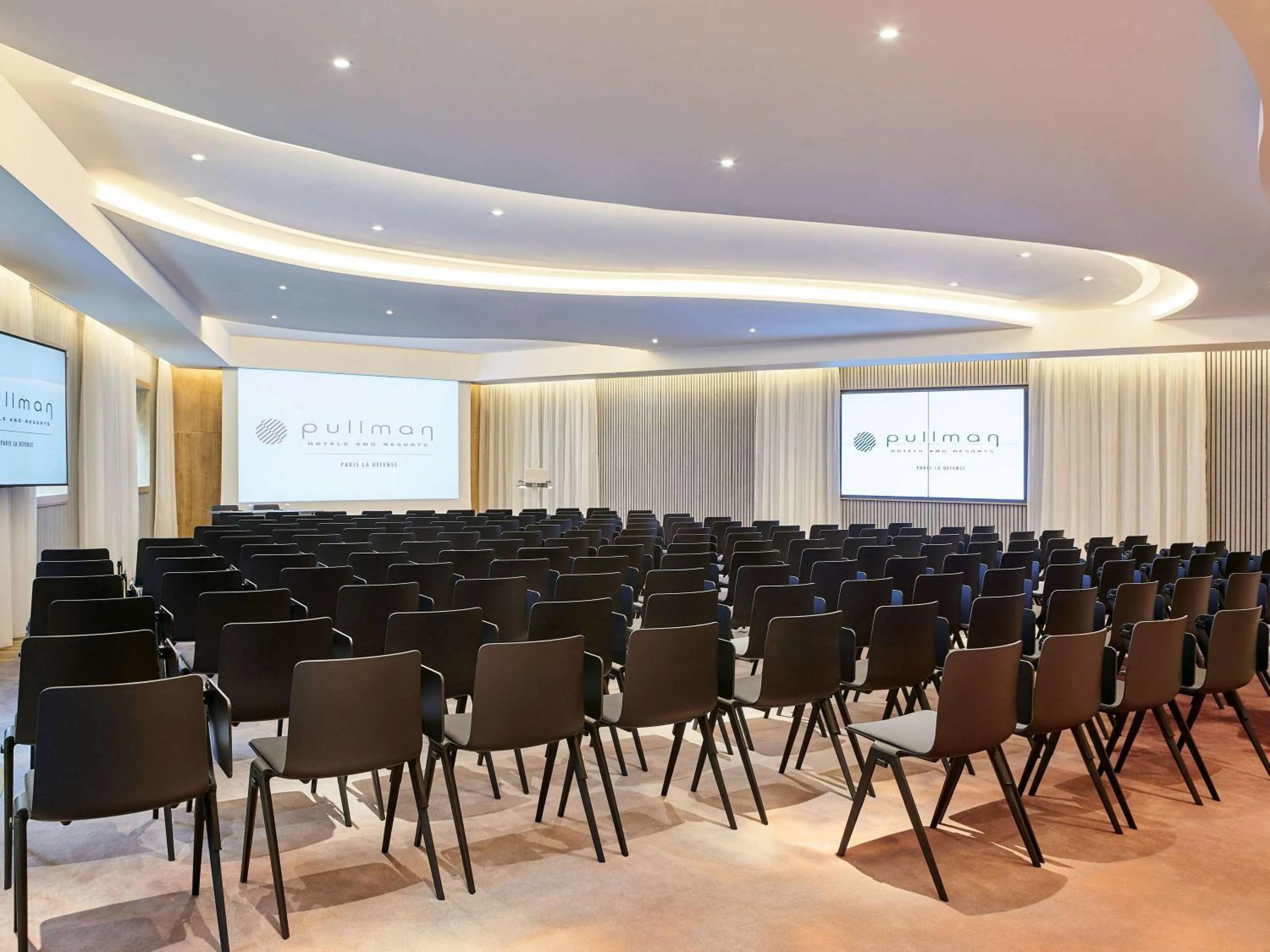 Meeting/conference room in Pullman Paris La Défense