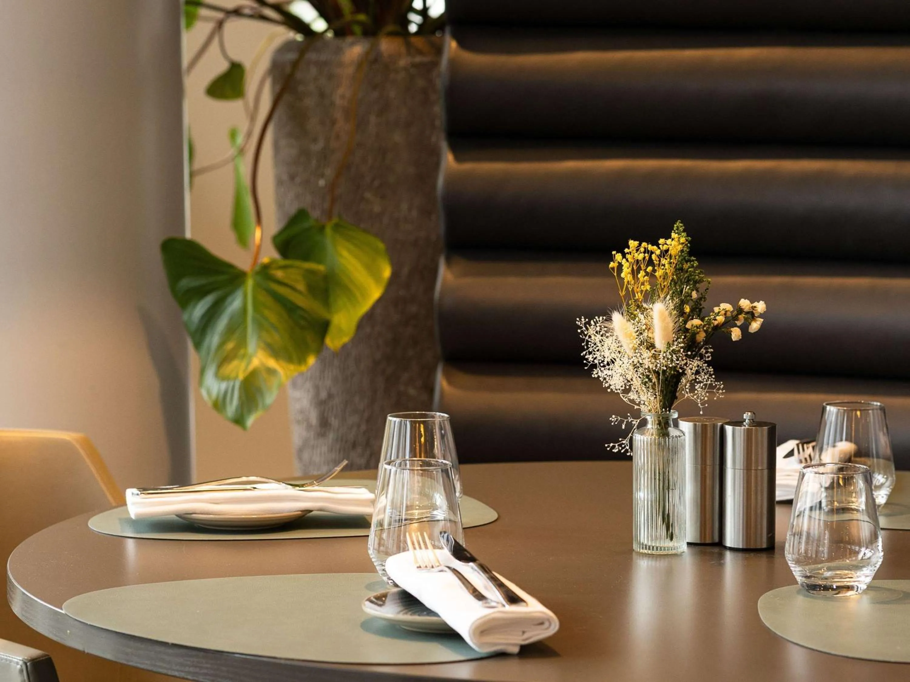 Restaurant/places to eat in Pullman Paris La Défense