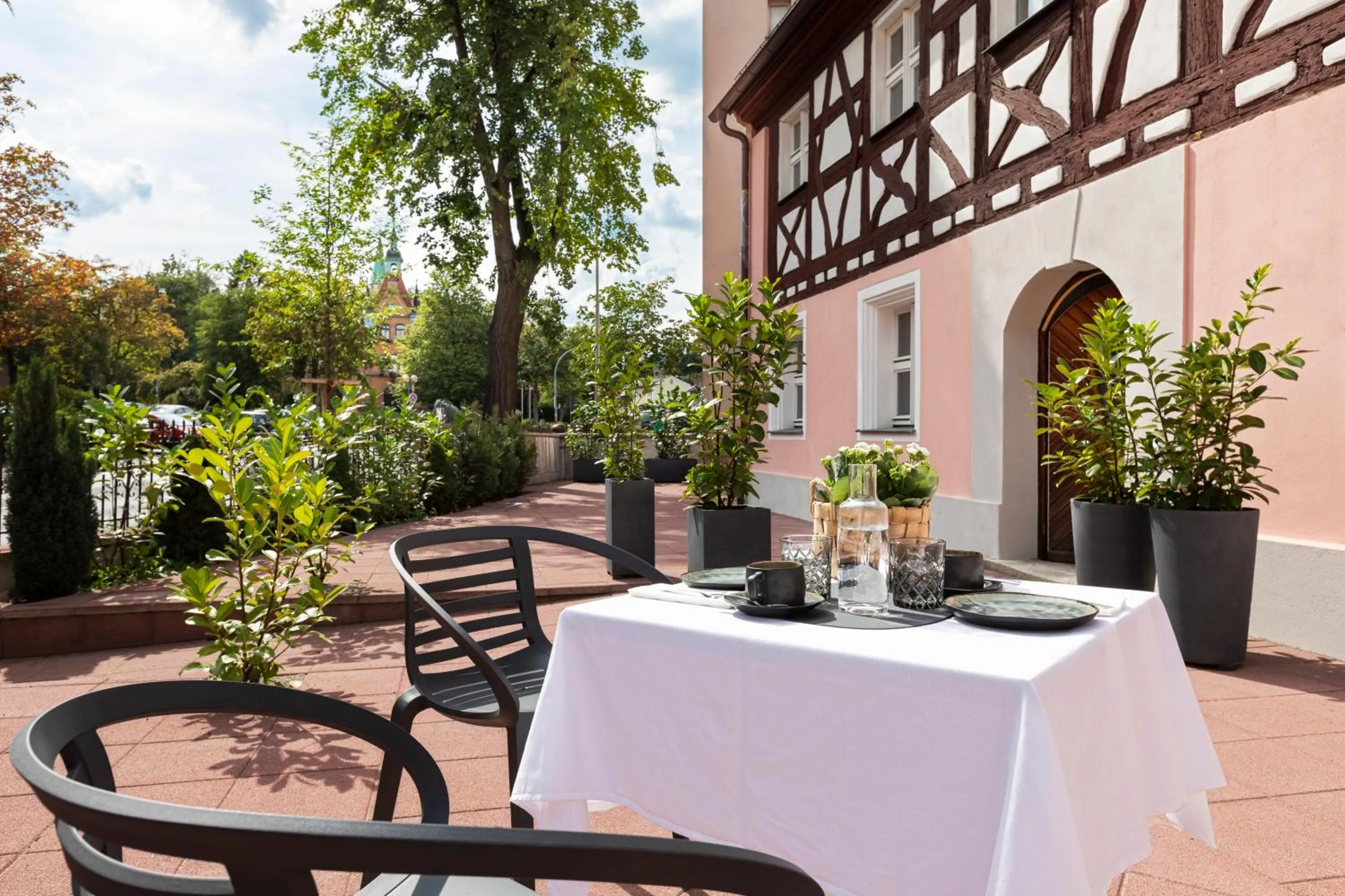 Facade/entrance in Aston‘s Hotel