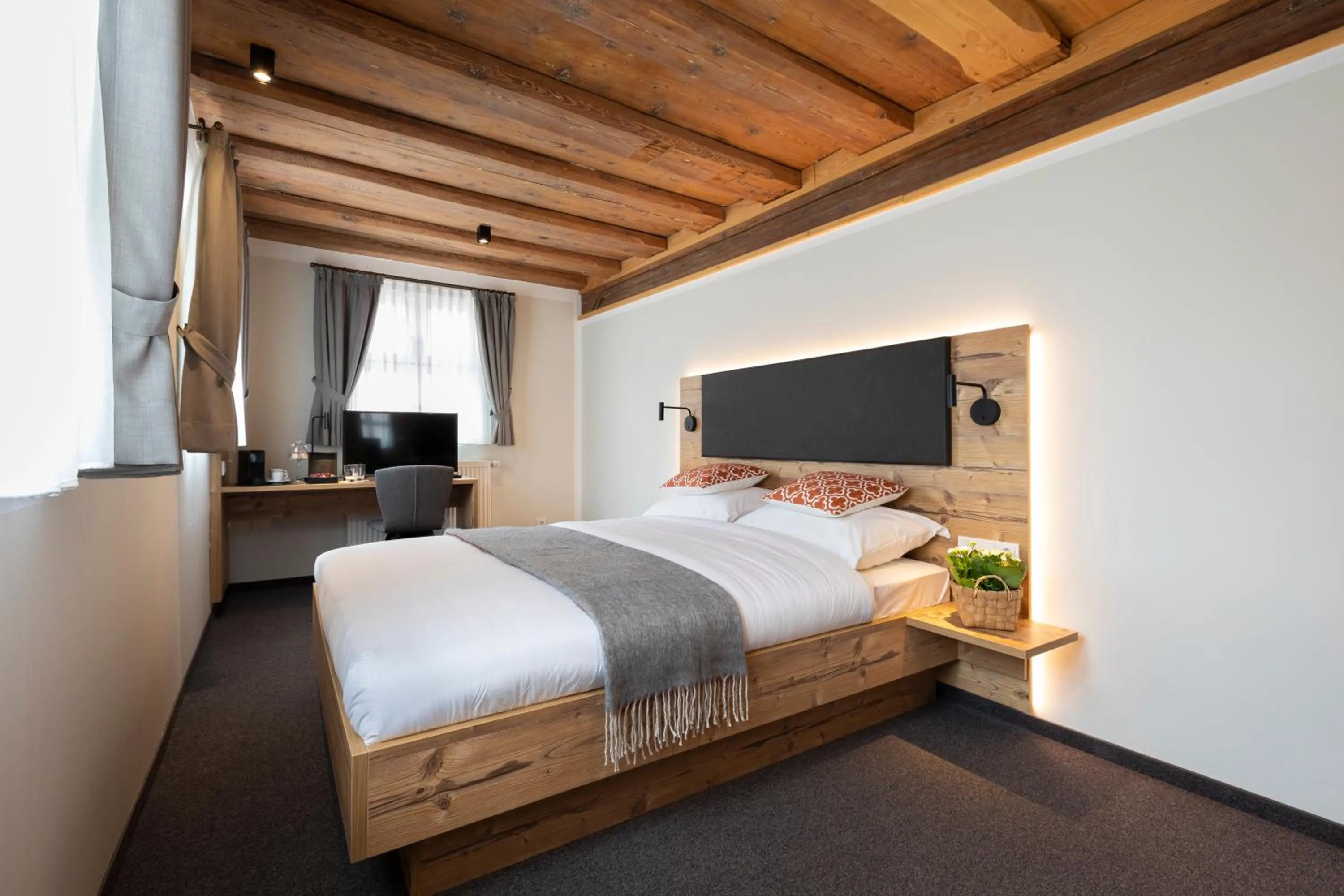 Bed in Aston‘s Hotel