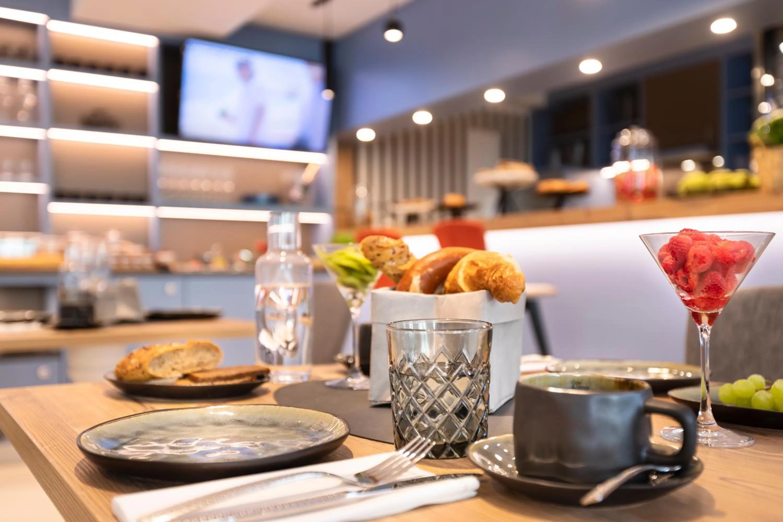 Buffet breakfast in Aston‘s Hotel