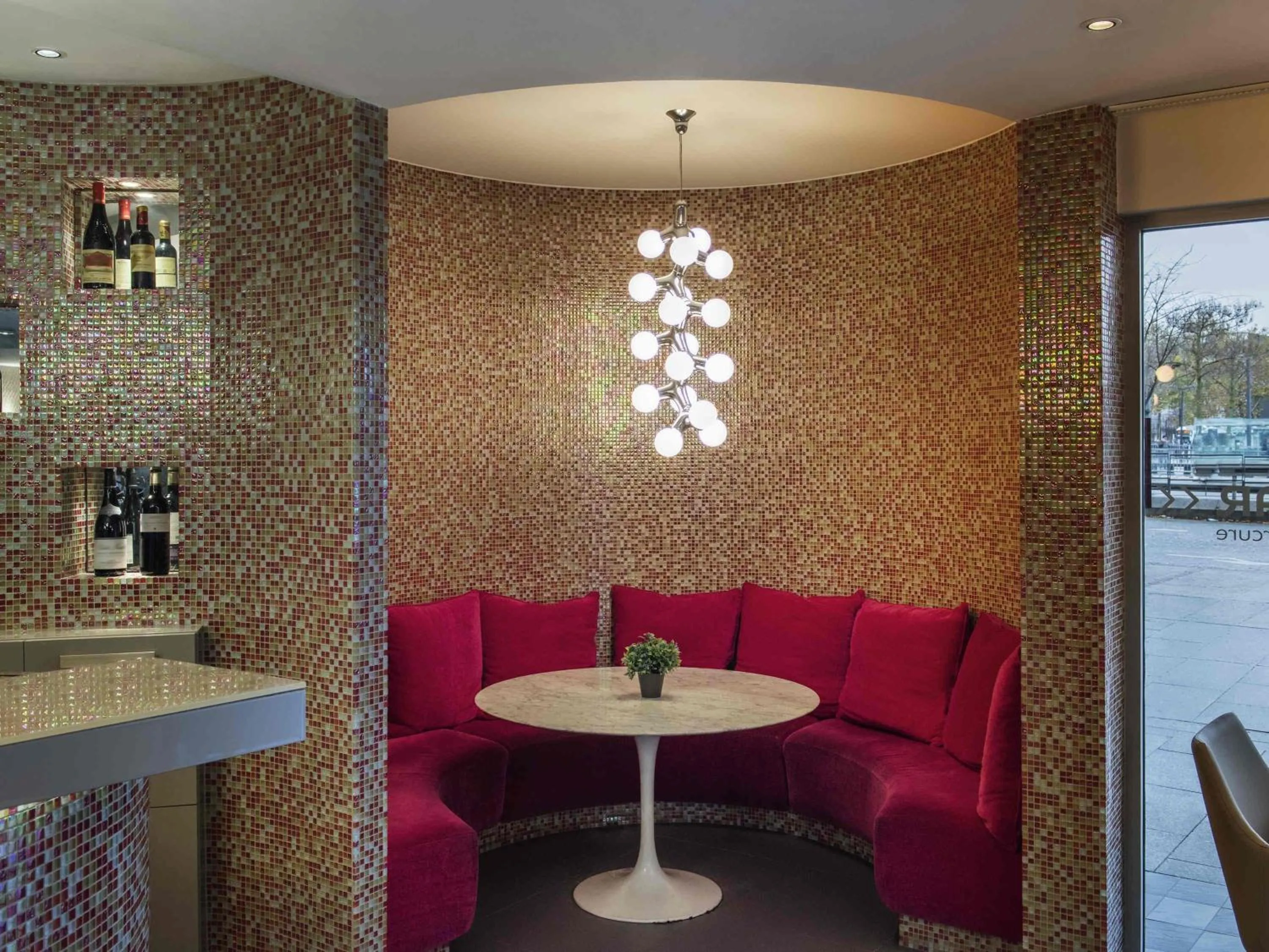 Lounge or bar in Mercure Paris Vaugirard Porte De Versailles