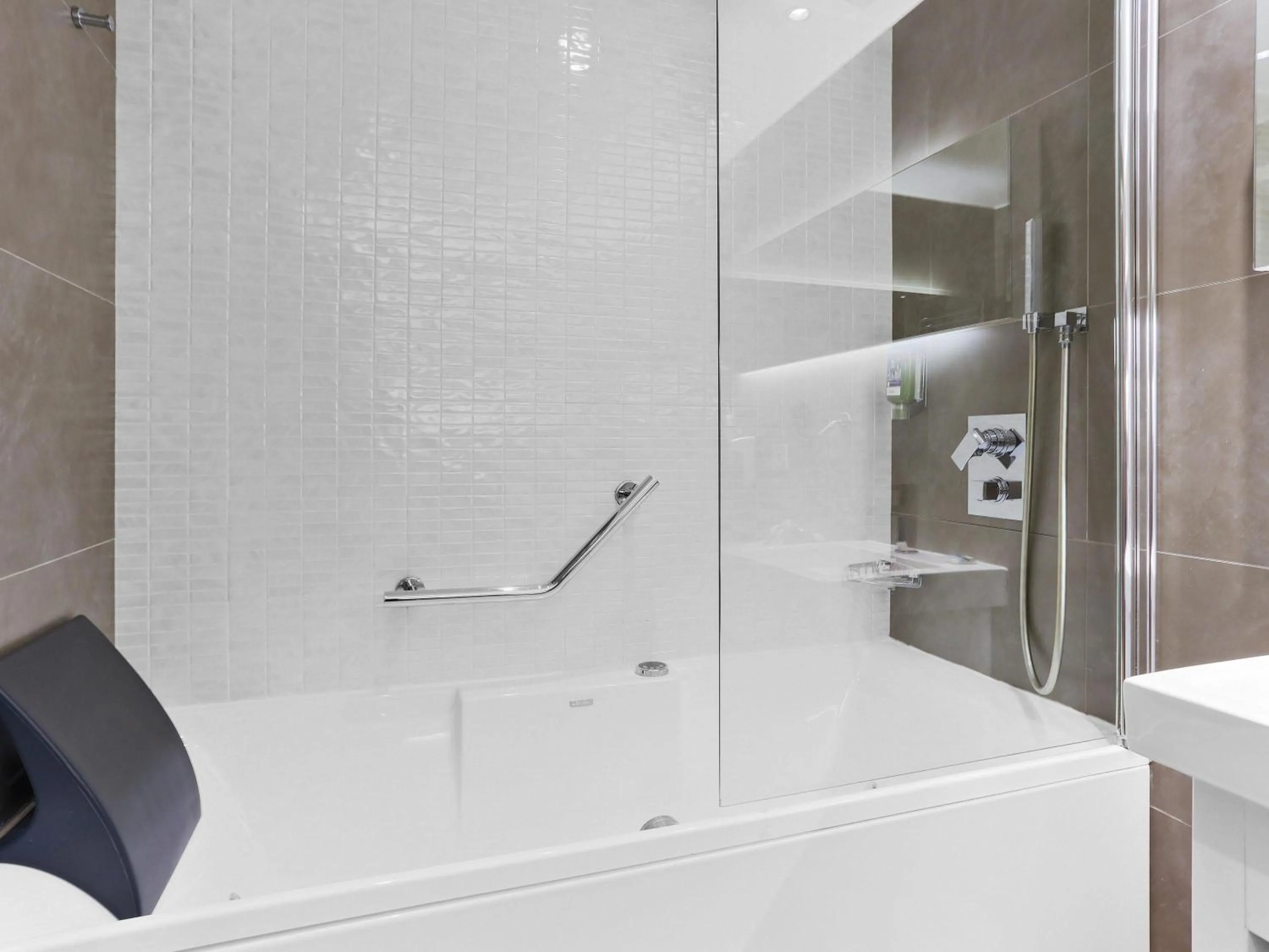 Bedroom in Mercure Paris Vaugirard Porte De Versailles