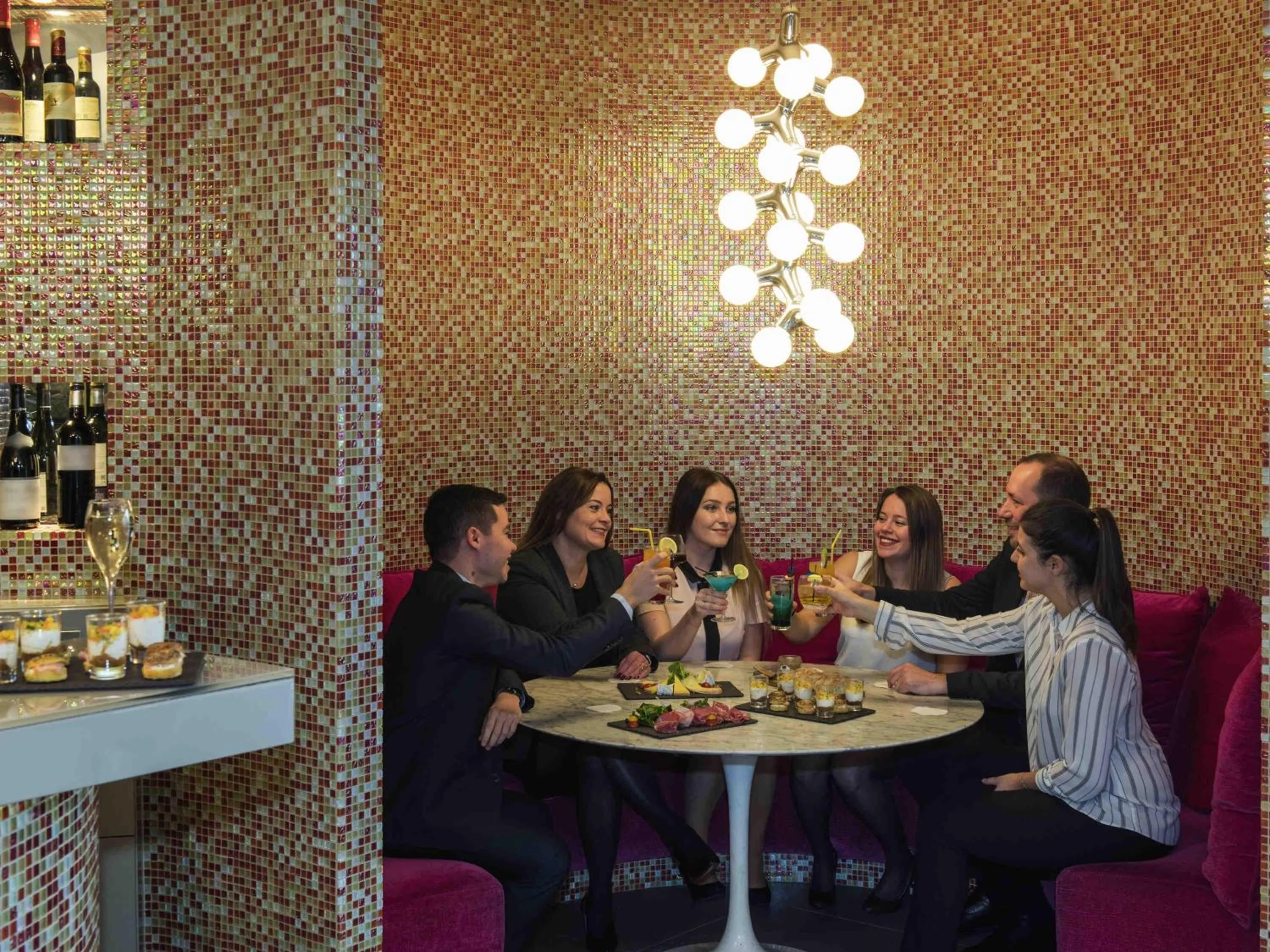 Lounge or bar in Mercure Paris Vaugirard Porte De Versailles