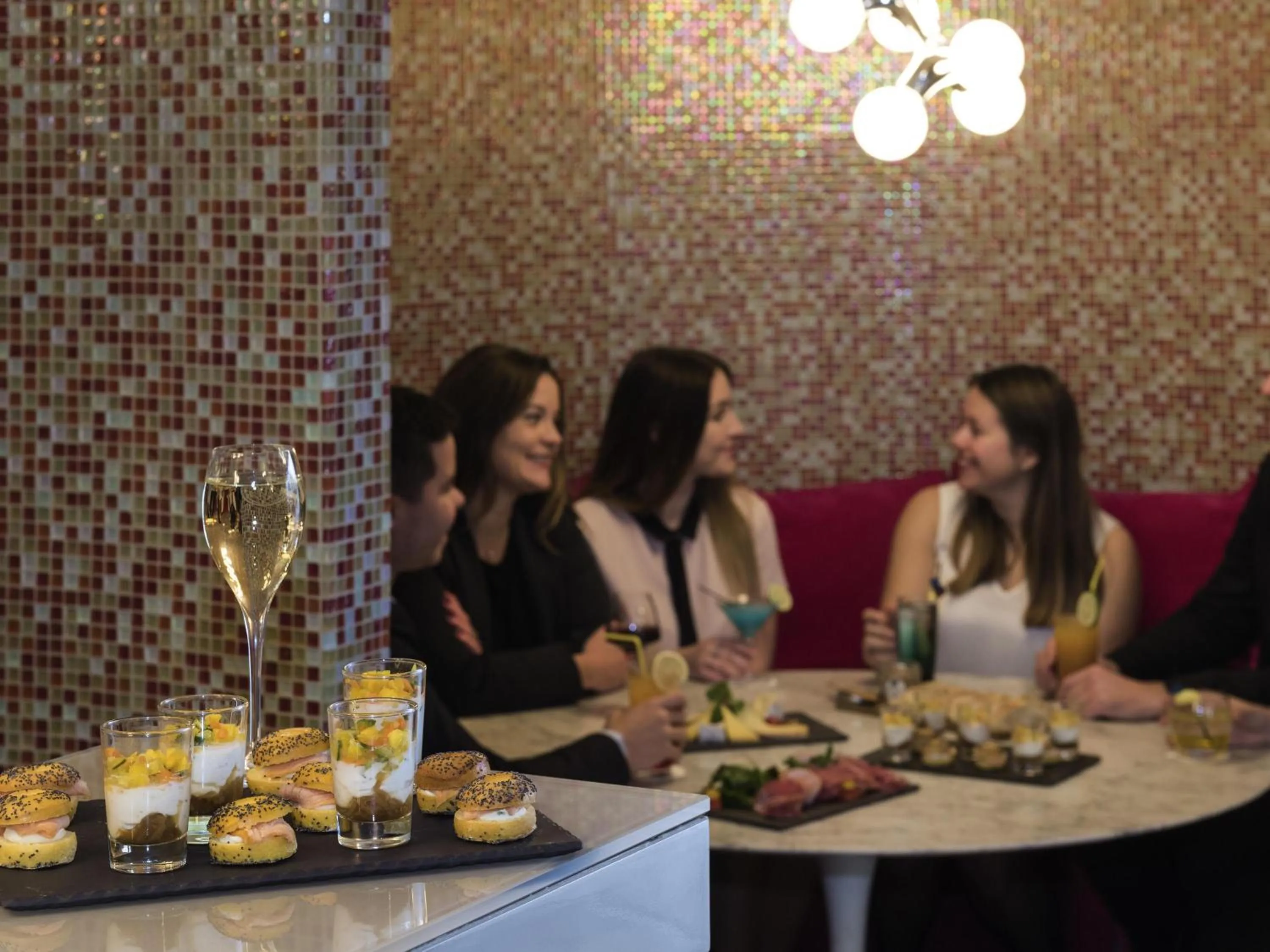 Lounge or bar in Mercure Paris Vaugirard Porte De Versailles