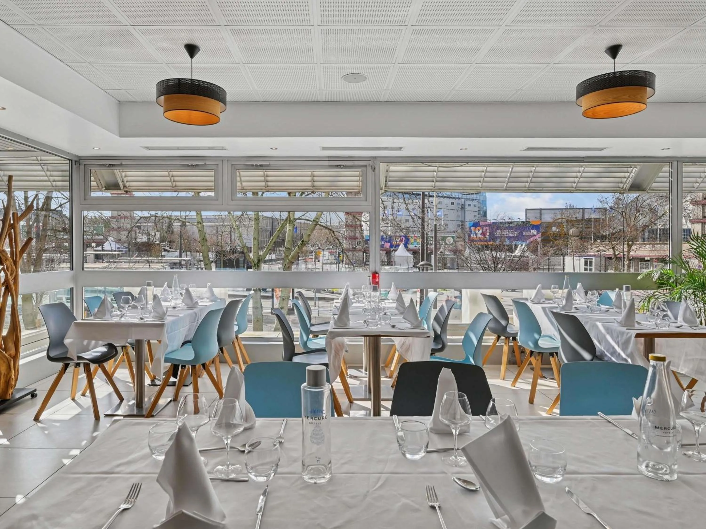 Property building in Mercure Paris Vaugirard Porte De Versailles