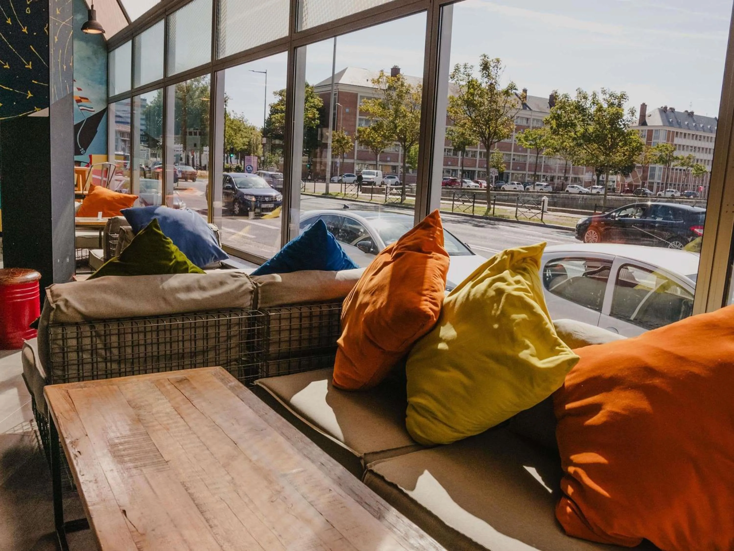 Lounge or bar in Mercure Le Havre Centre Bassin Du Commerce