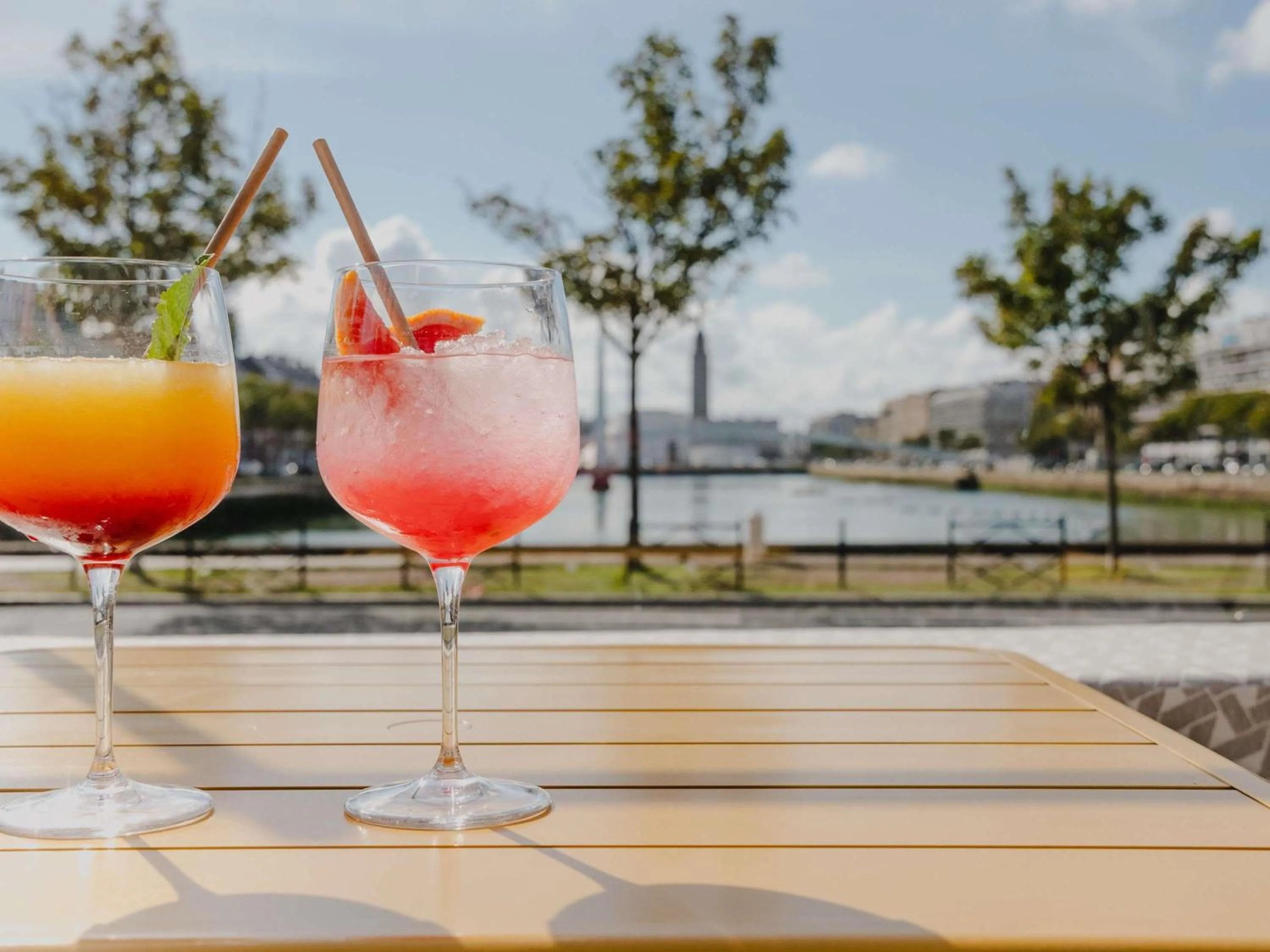 Lounge or bar in Mercure Le Havre Centre Bassin Du Commerce