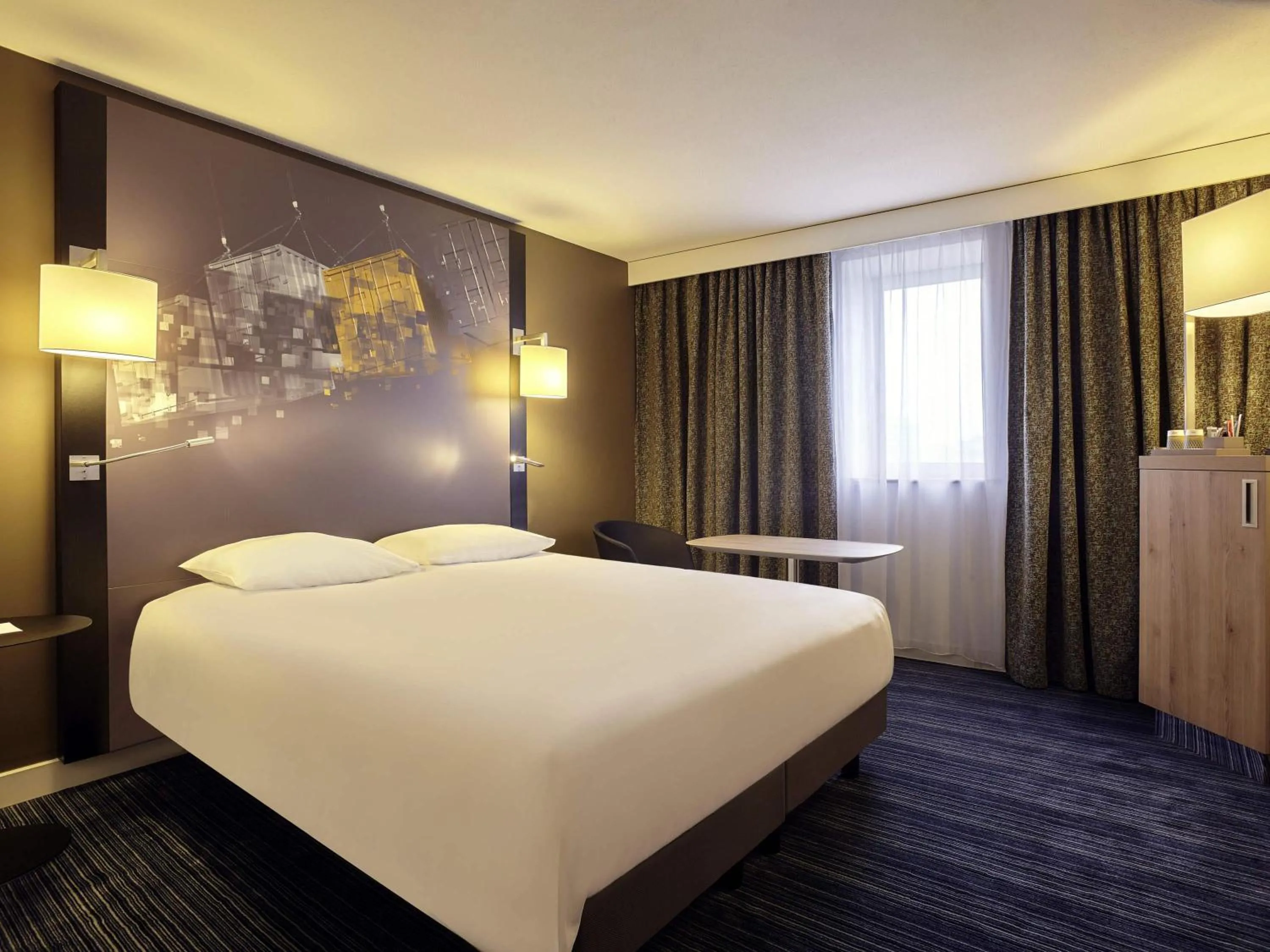 Bedroom, Bed in Mercure Le Havre Centre Bassin Du Commerce