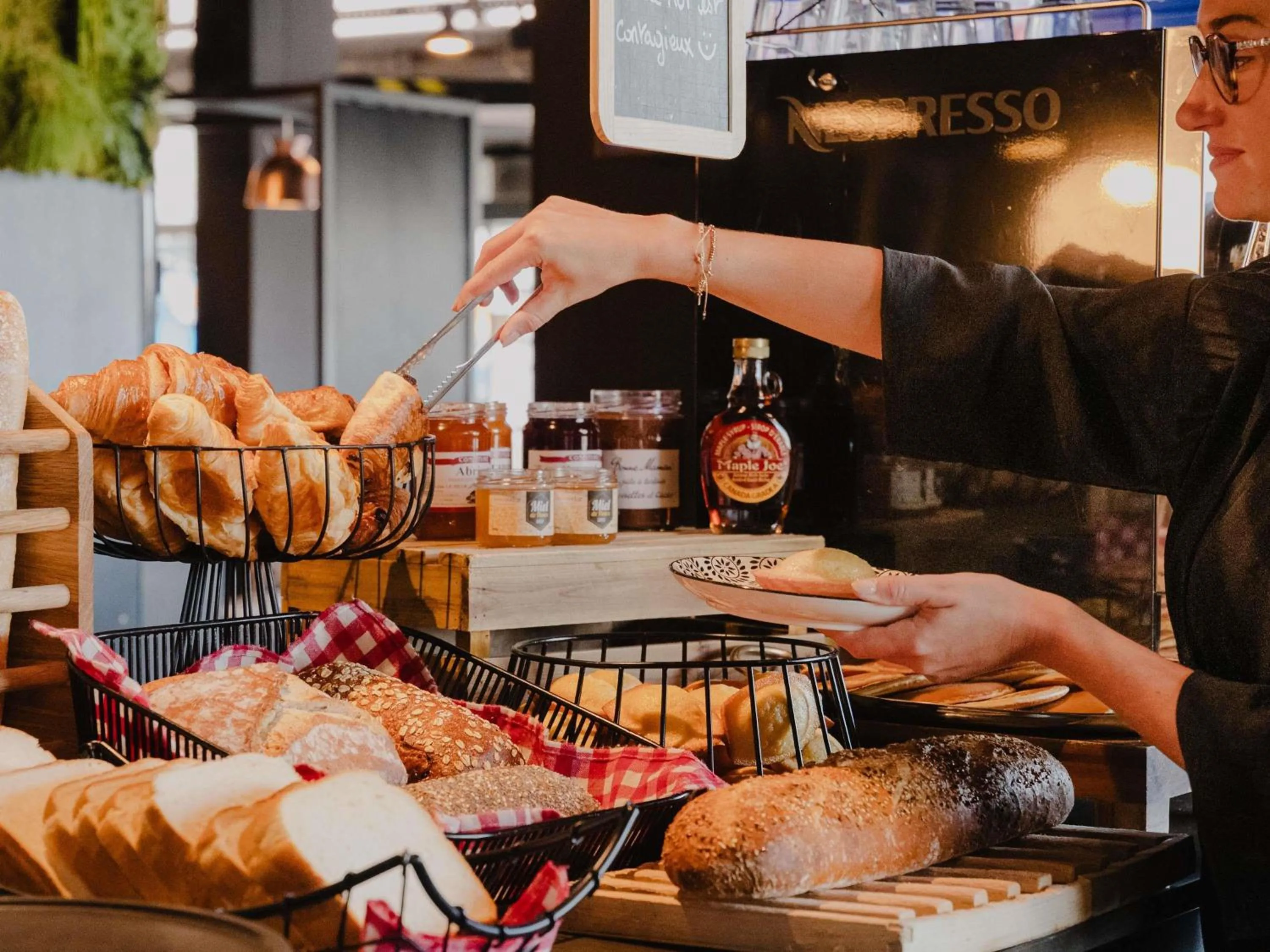 Breakfast in Mercure Le Havre Centre Bassin Du Commerce