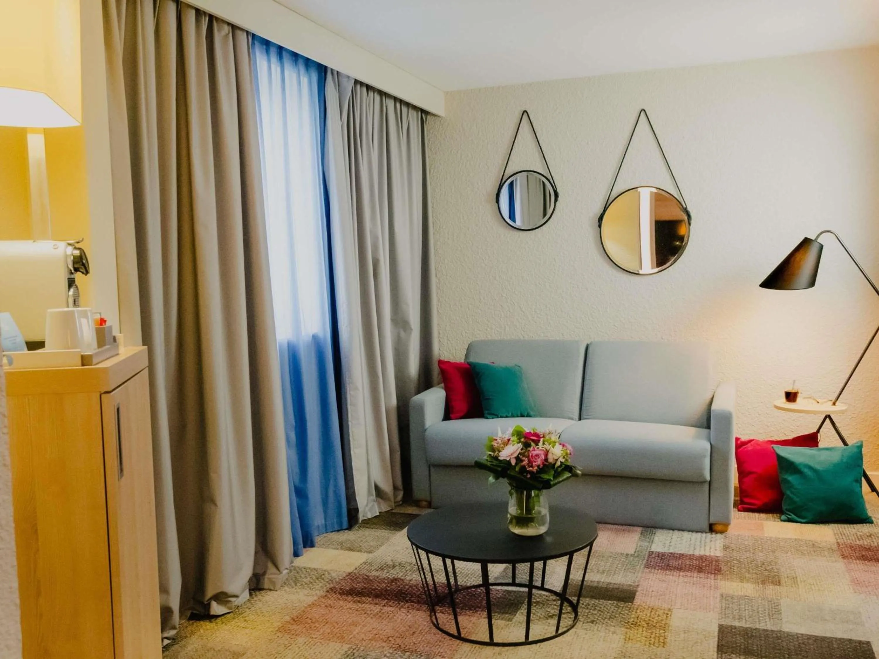 Bedroom in Mercure Le Havre Centre Bassin Du Commerce