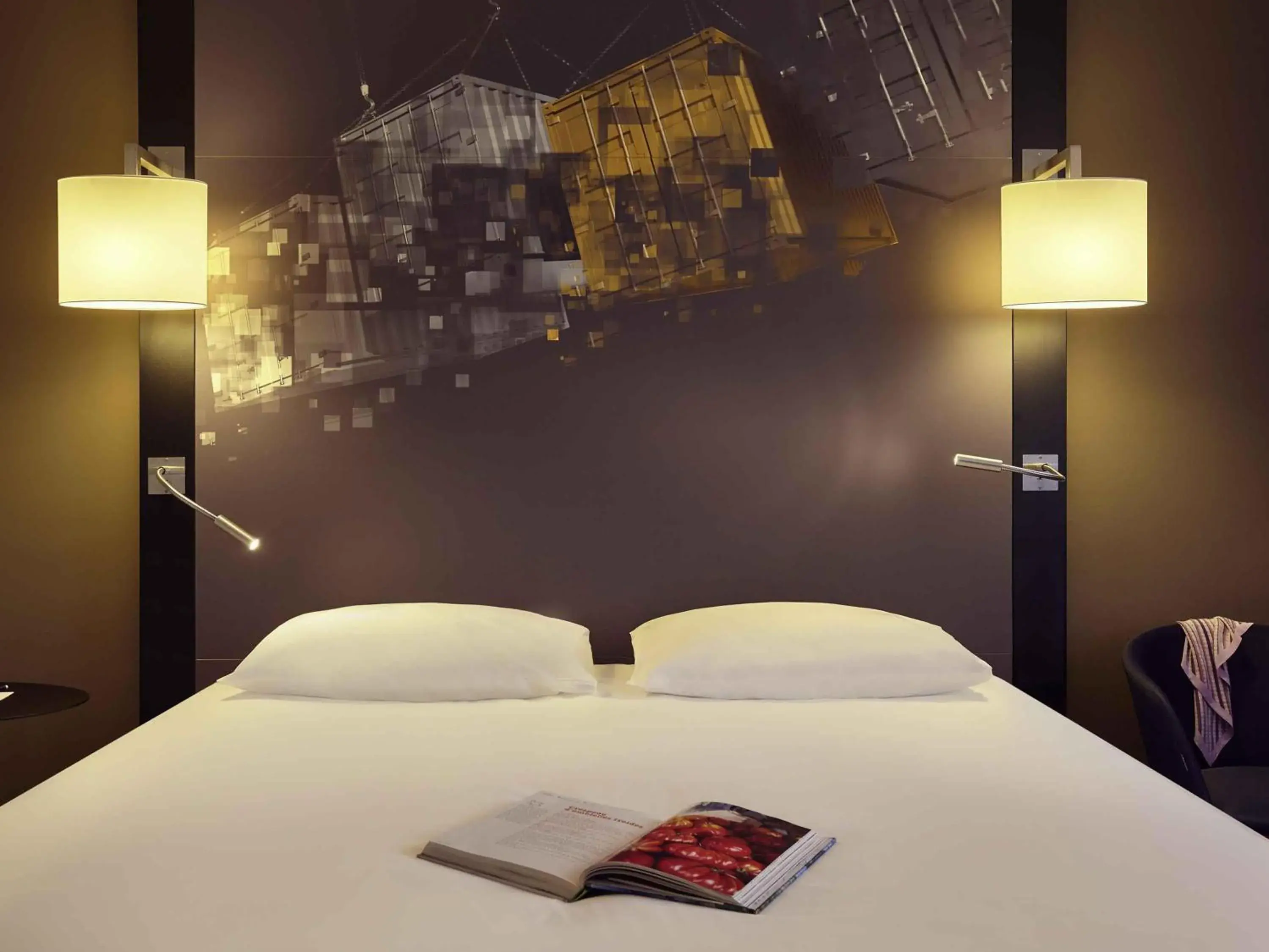 Classic Double Room in Mercure Le Havre Centre Bassin Du Commerce Classic Double Room in Mercure Le Havre Centre Bassin Du Commerce