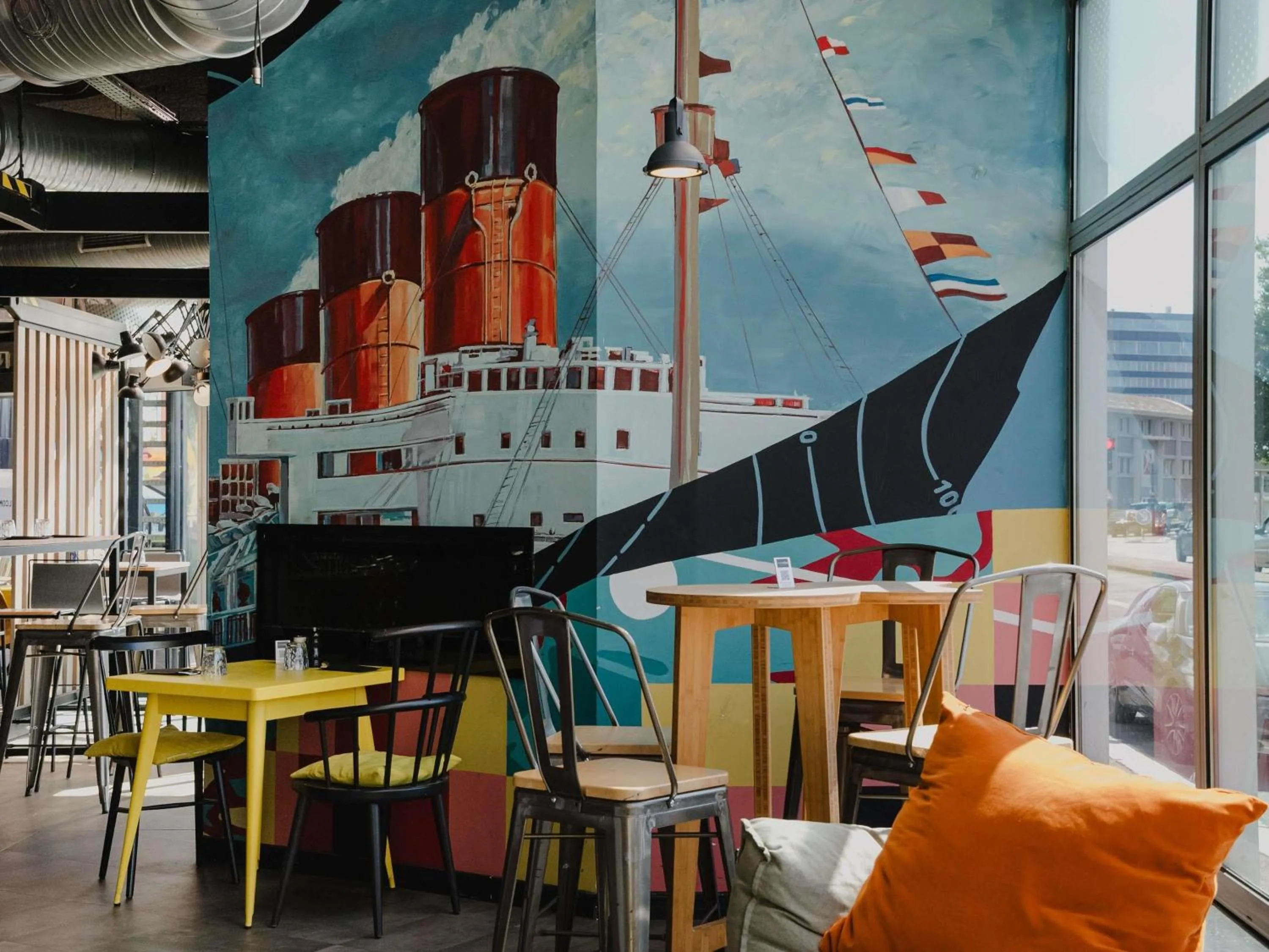 Property building in Mercure Le Havre Centre Bassin Du Commerce