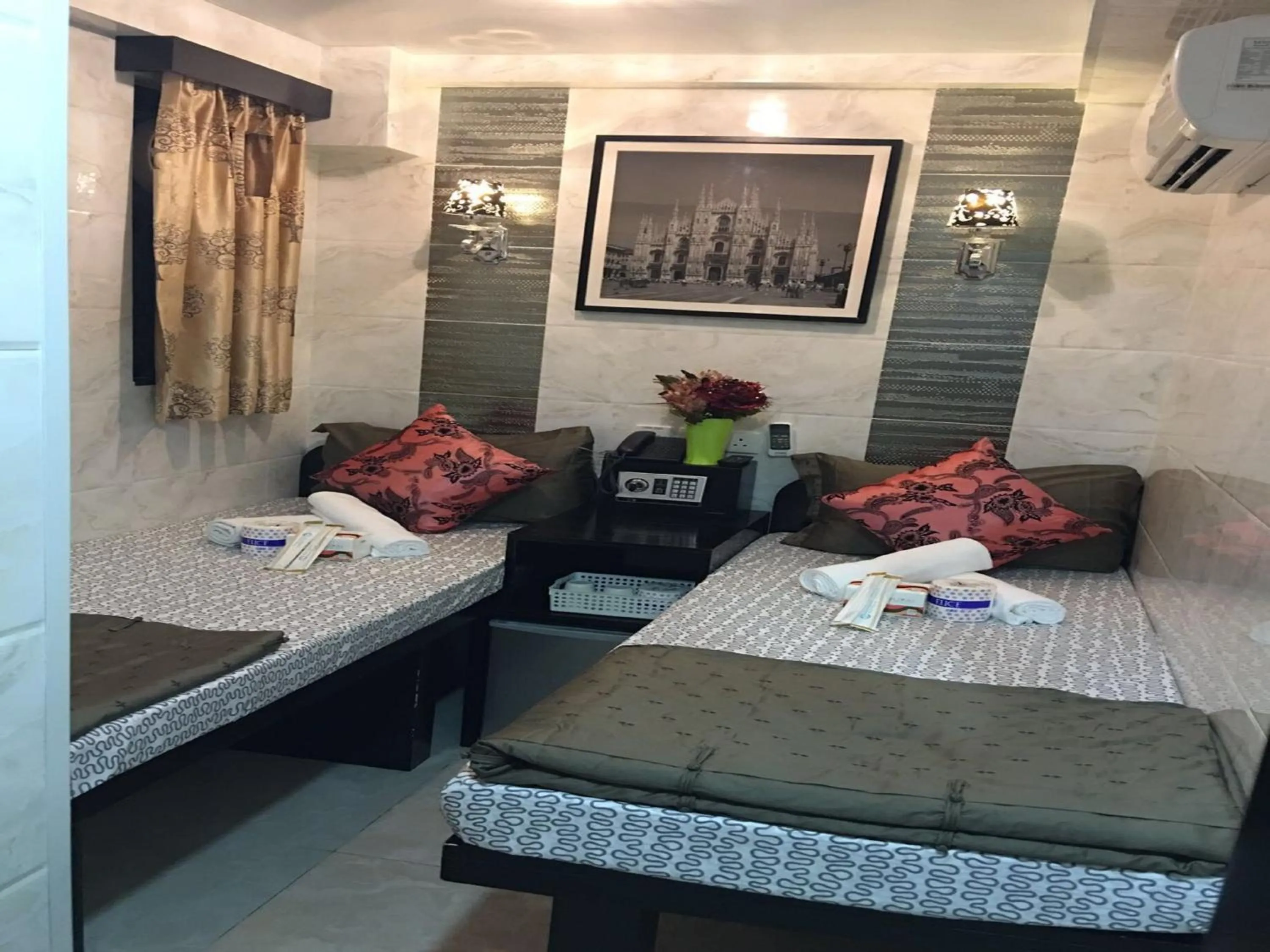 Bed in Rich Hostel