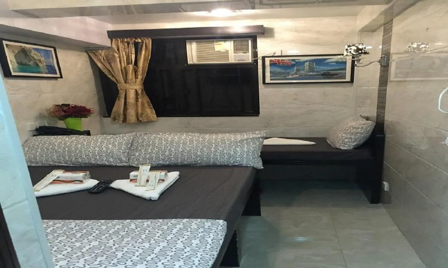 Bed in Rich Hostel