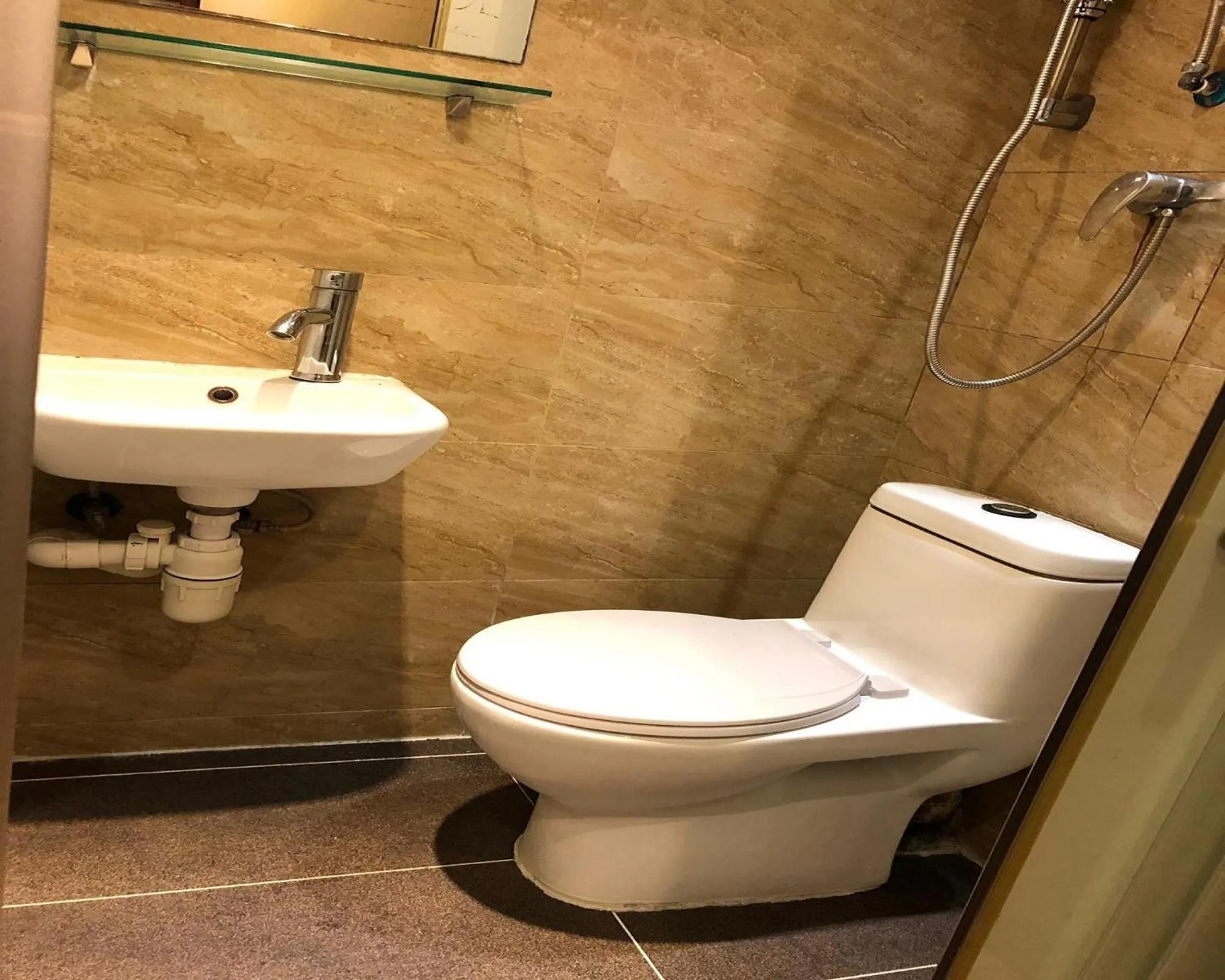 Shower in Rich Hostel