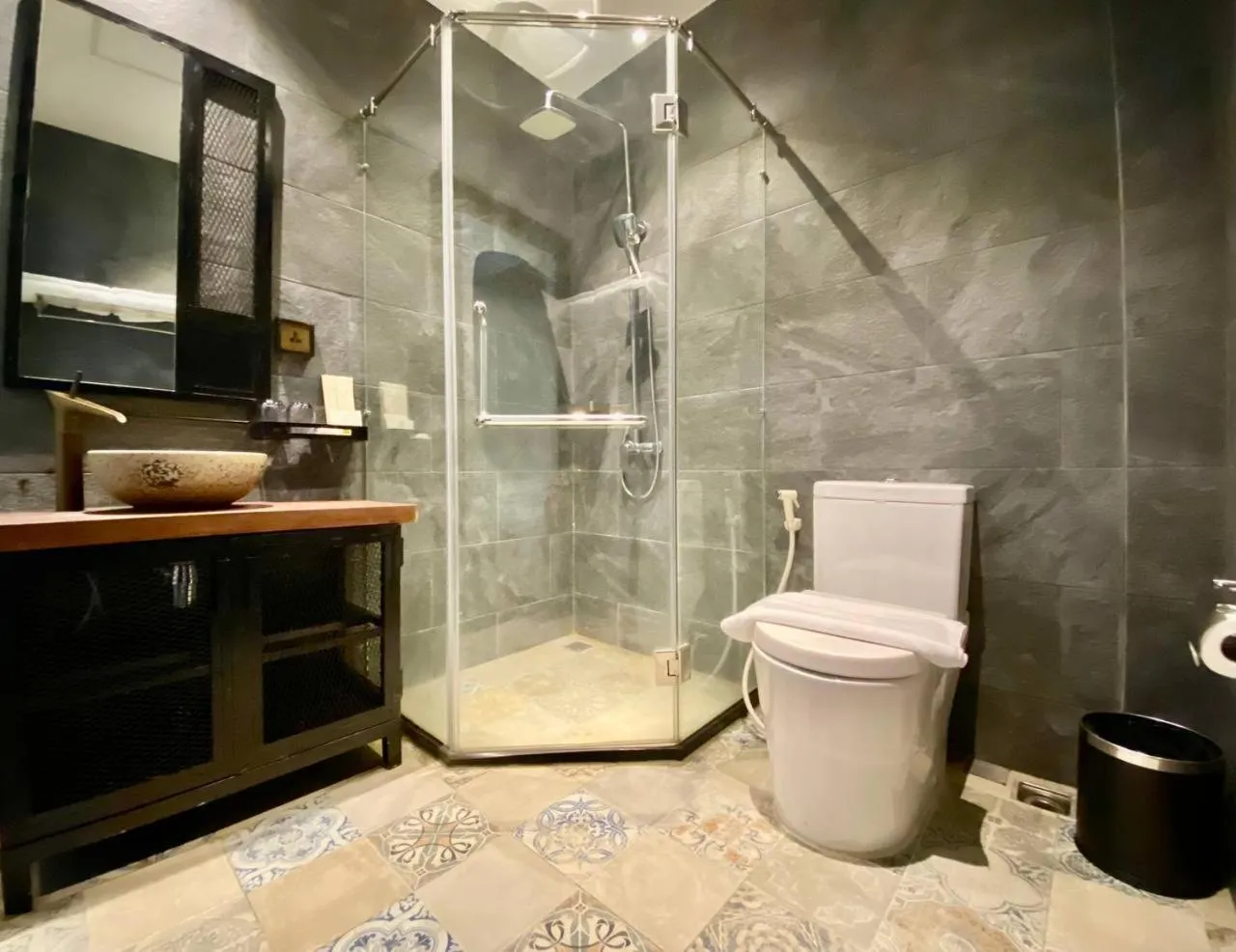 Shower in CHECK inn Phnom Penh BKK1