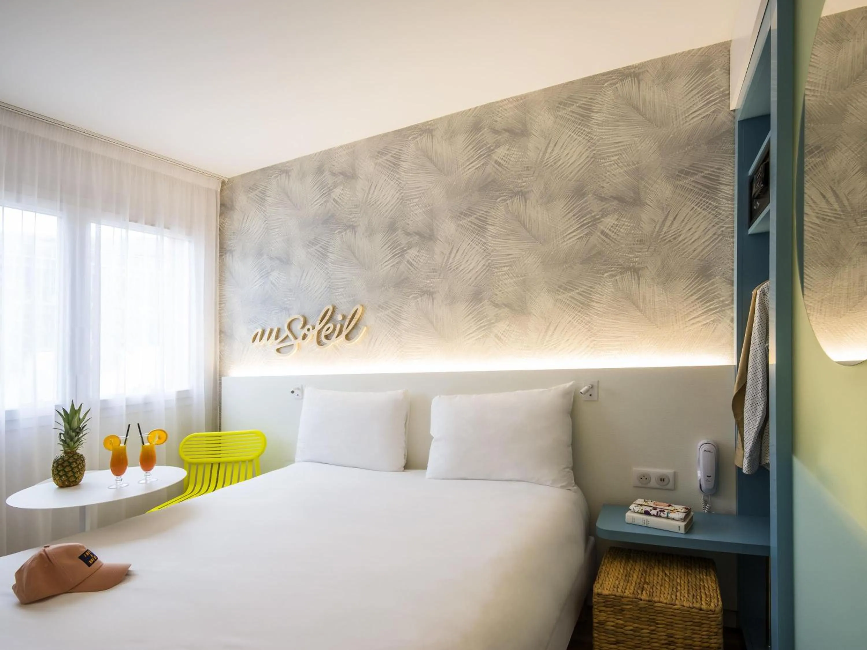 Bedroom, Bed in ibis Styles Nice Cap 3000 Aéroport