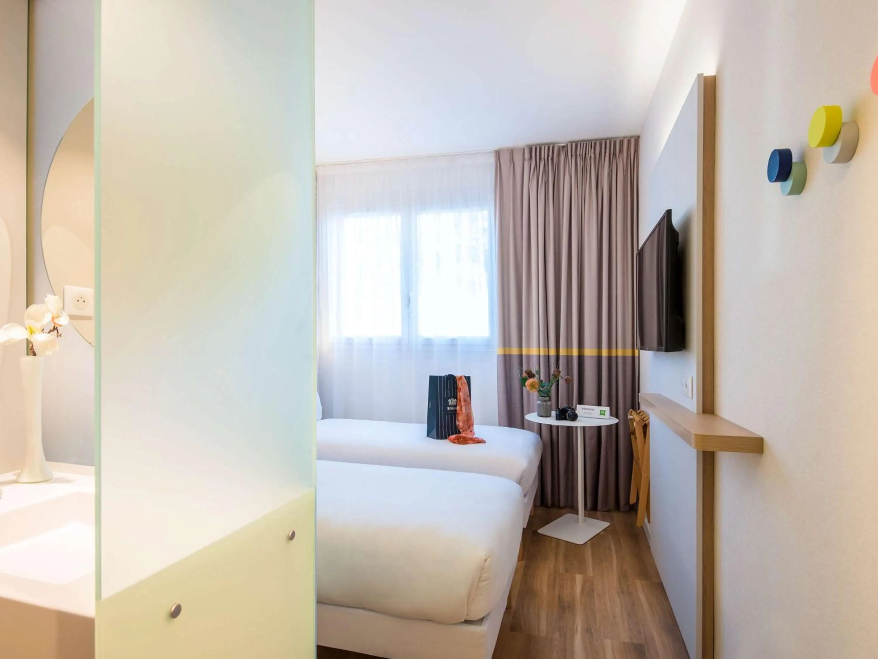 Photo of the whole room, Bed in ibis Styles Nice Cap 3000 Aéroport