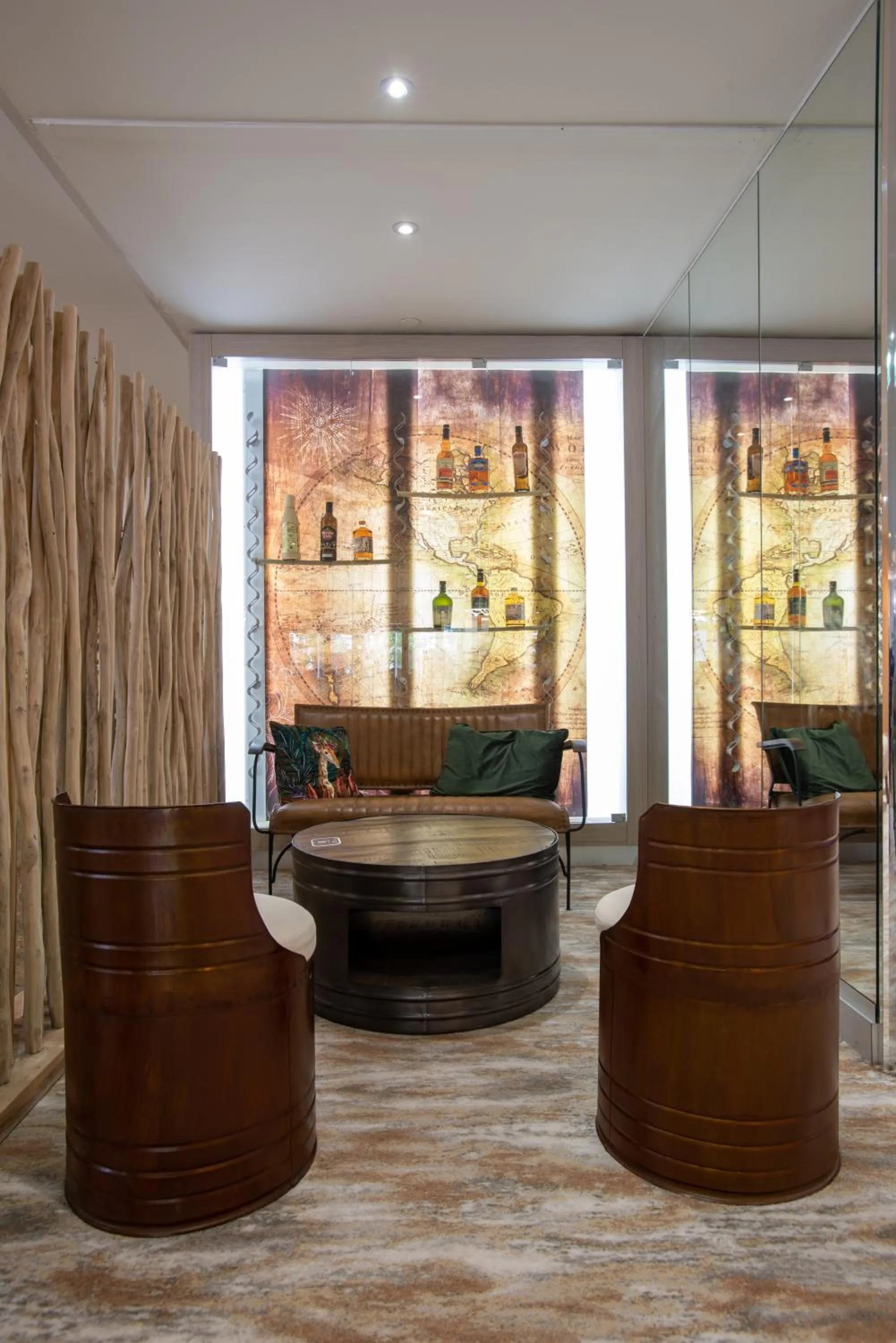 Lounge or bar in Mercure Marseille Centre Vieux Port