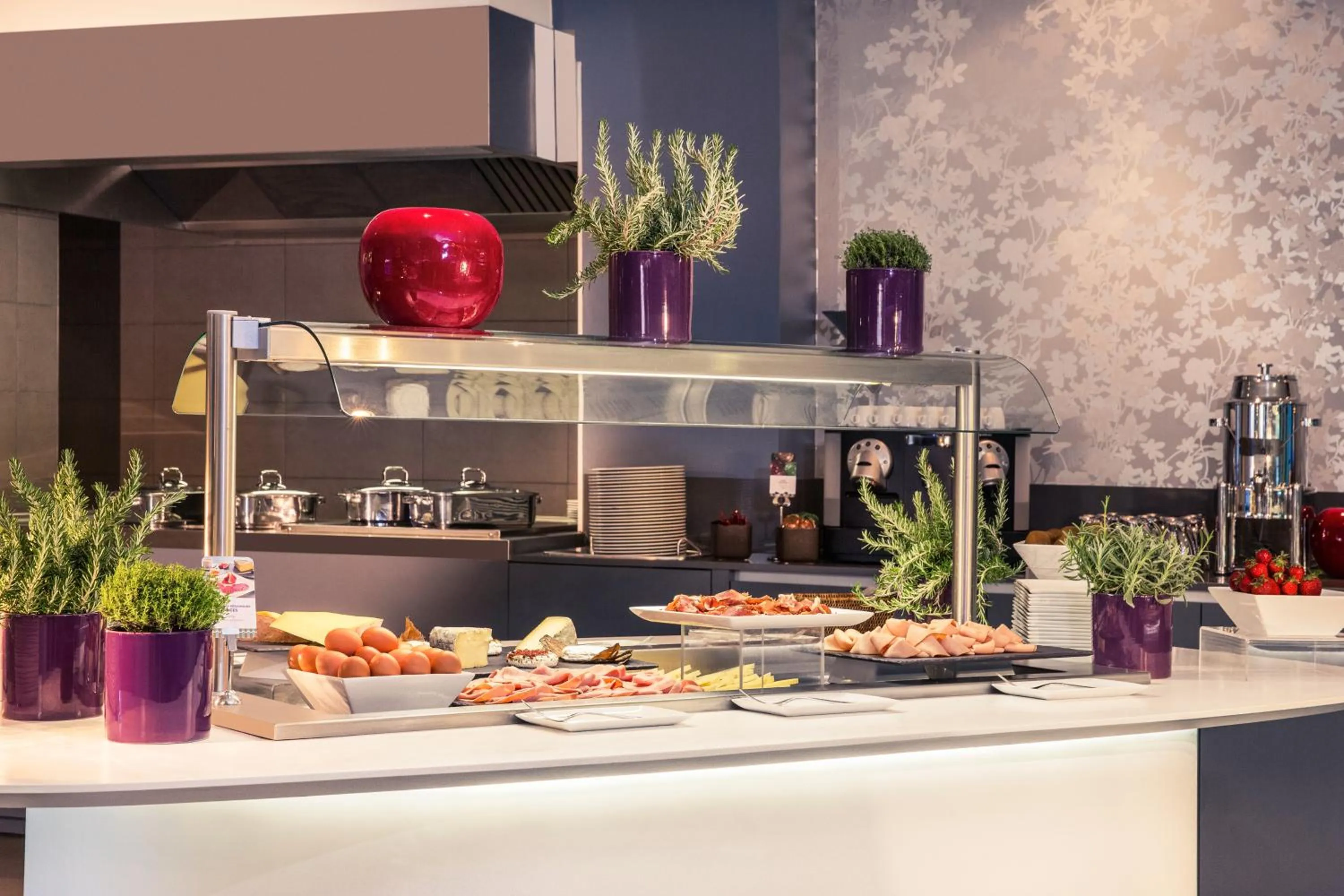 Restaurant/places to eat in Mercure Marseille Centre Vieux Port