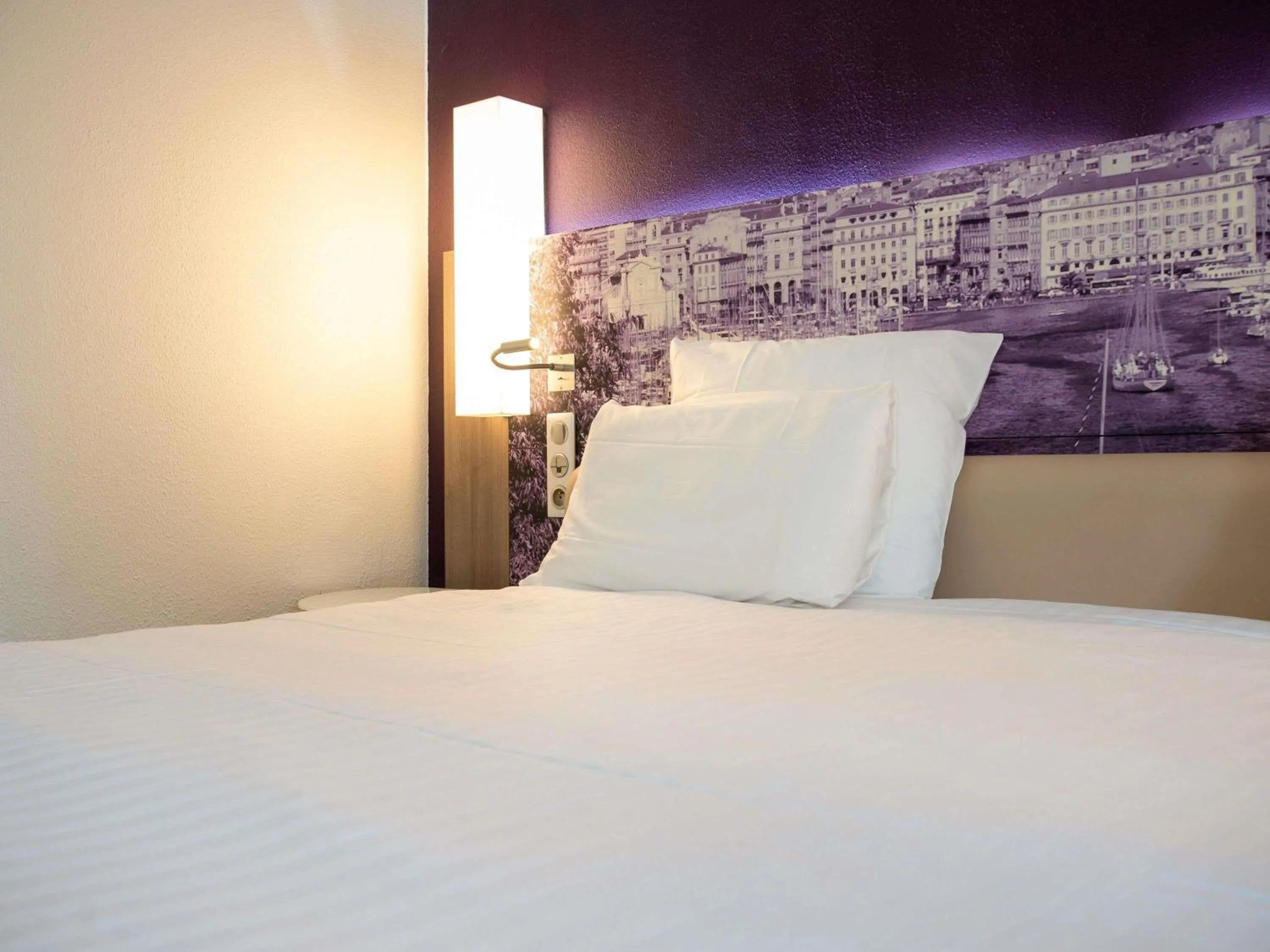 Bedroom, Bed in Mercure Marseille Centre Vieux Port