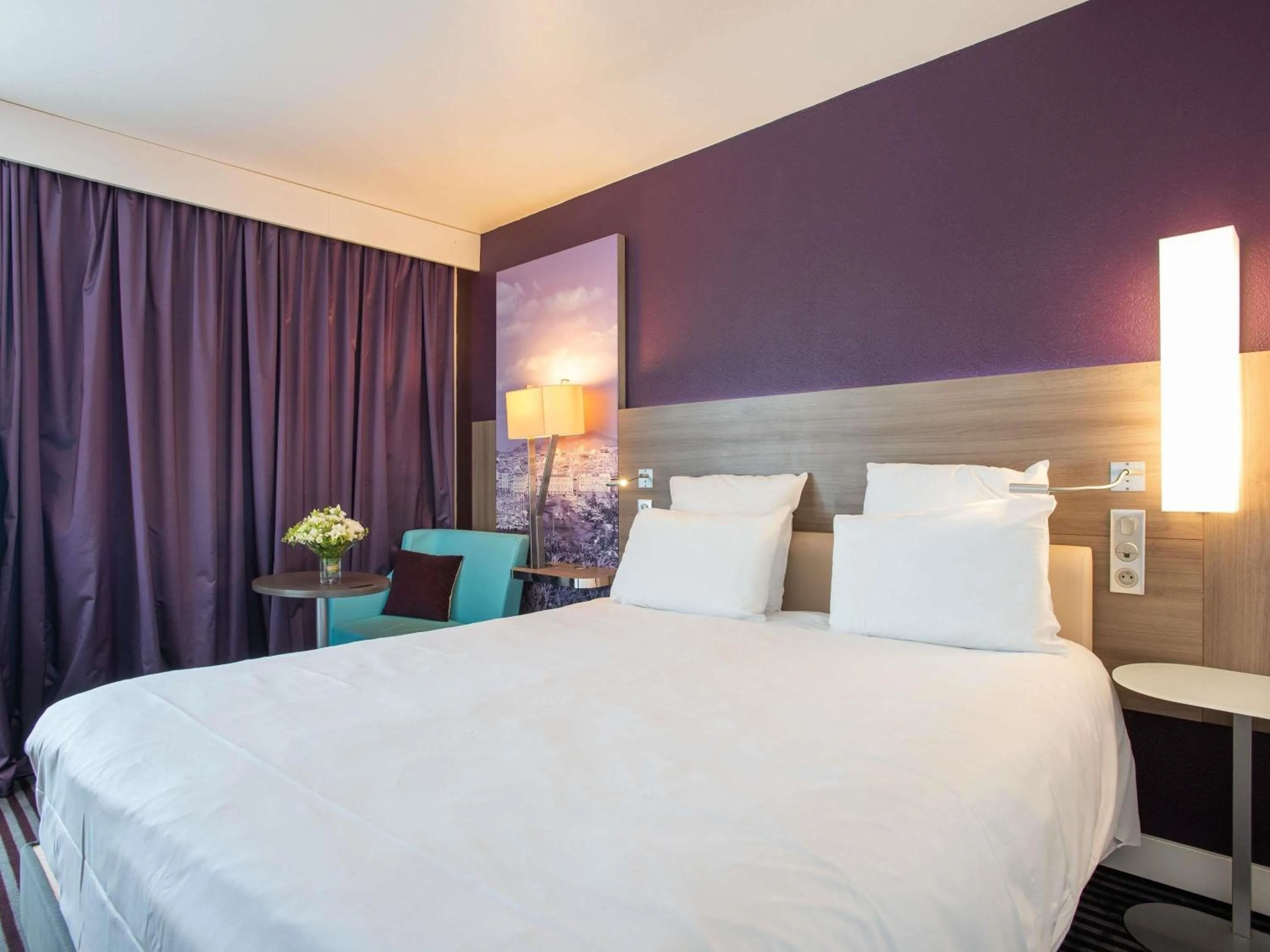 Bedroom, Bed in Mercure Marseille Centre Vieux Port
