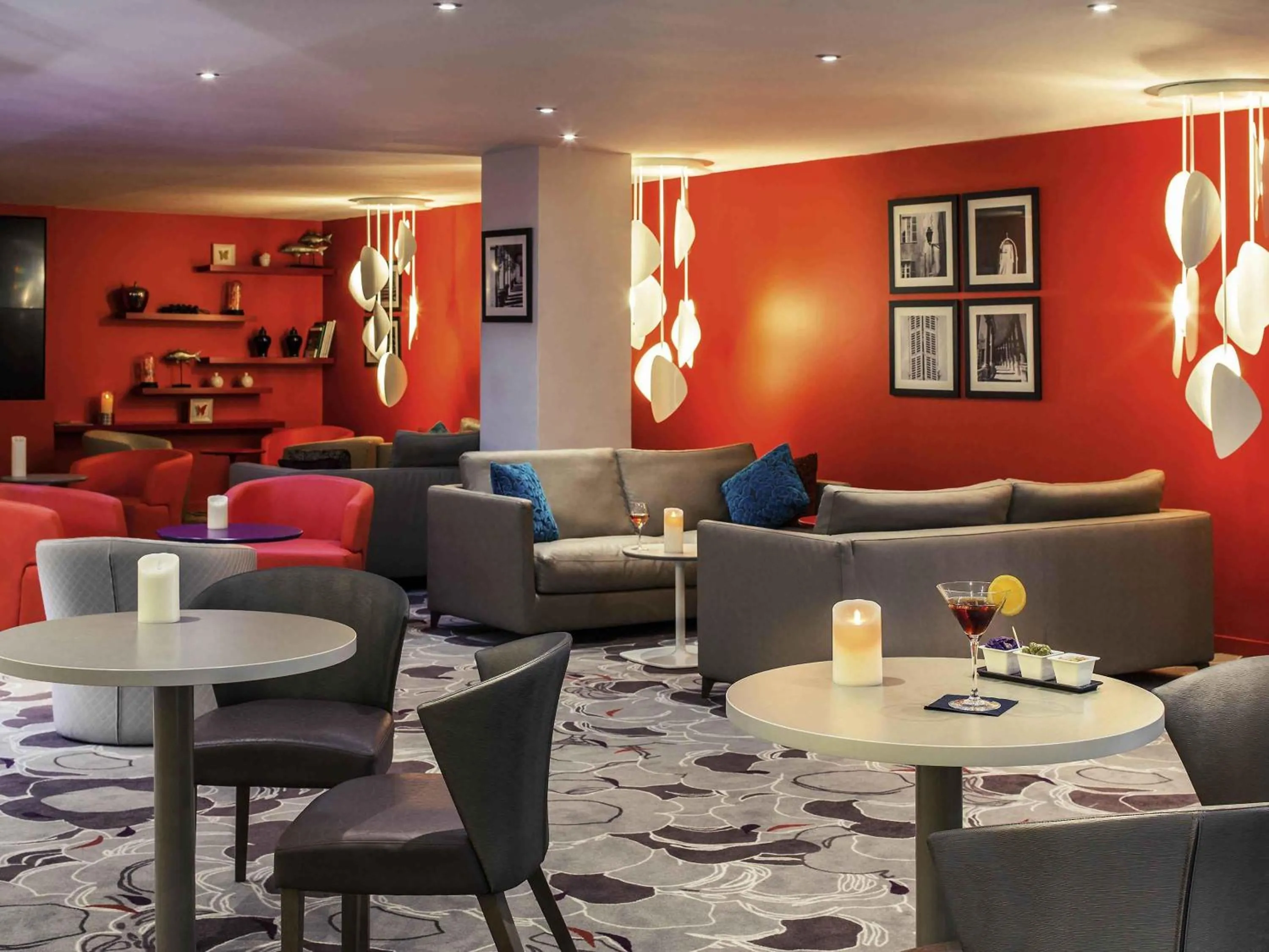 Lounge or bar in Mercure Marseille Centre Vieux Port