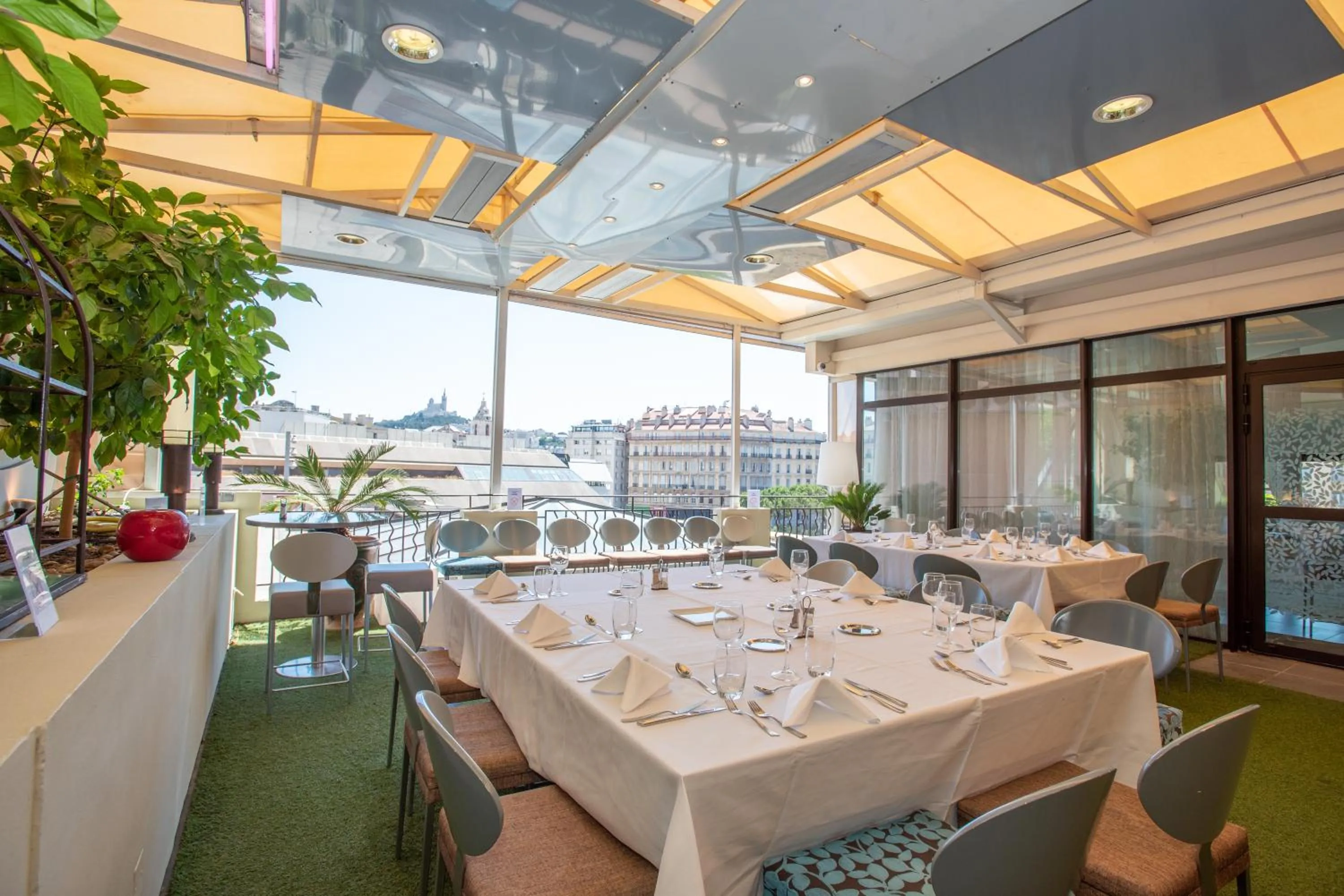 Patio in Mercure Marseille Centre Vieux Port